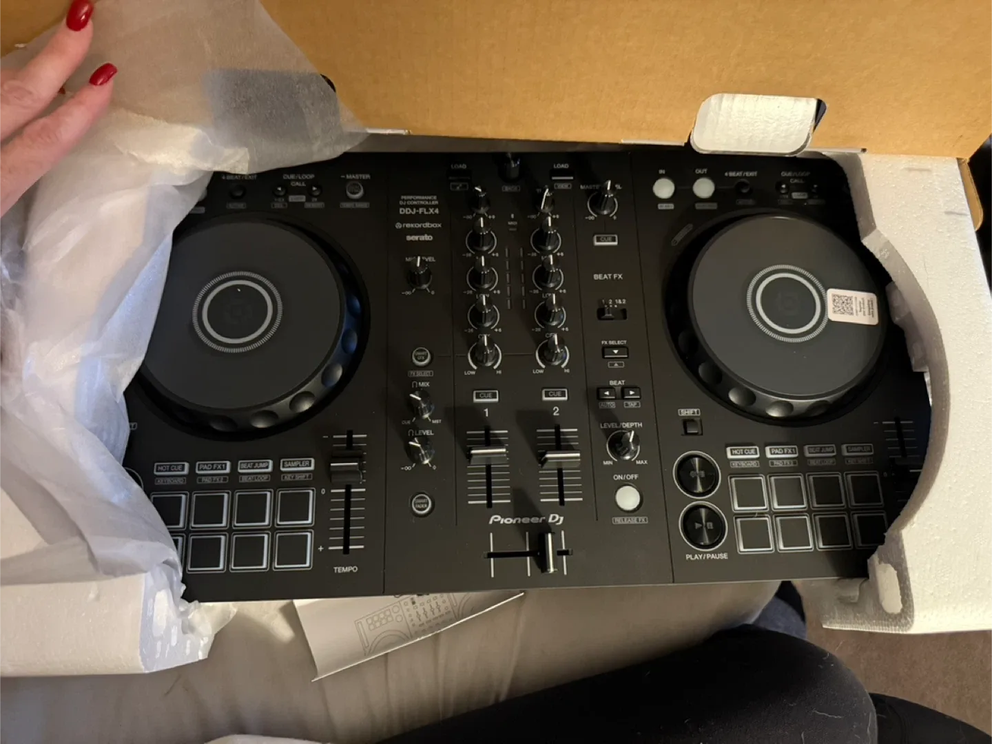 Pioneer DJ DDJ-FLX4 DJ Controller - New in Box image indicator(2)