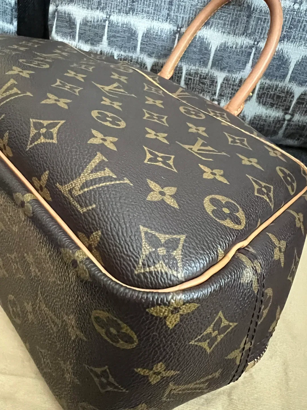 Louis Vuitton Monogram  Deauville Handbag image indicator(8)