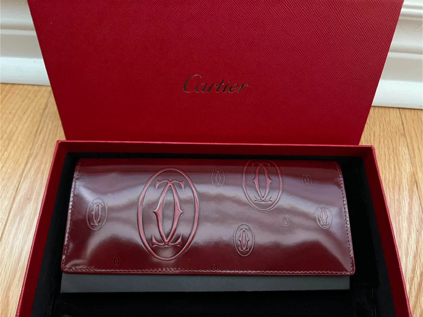 Cartier Red Patent Leather Wallet image indicator(5)