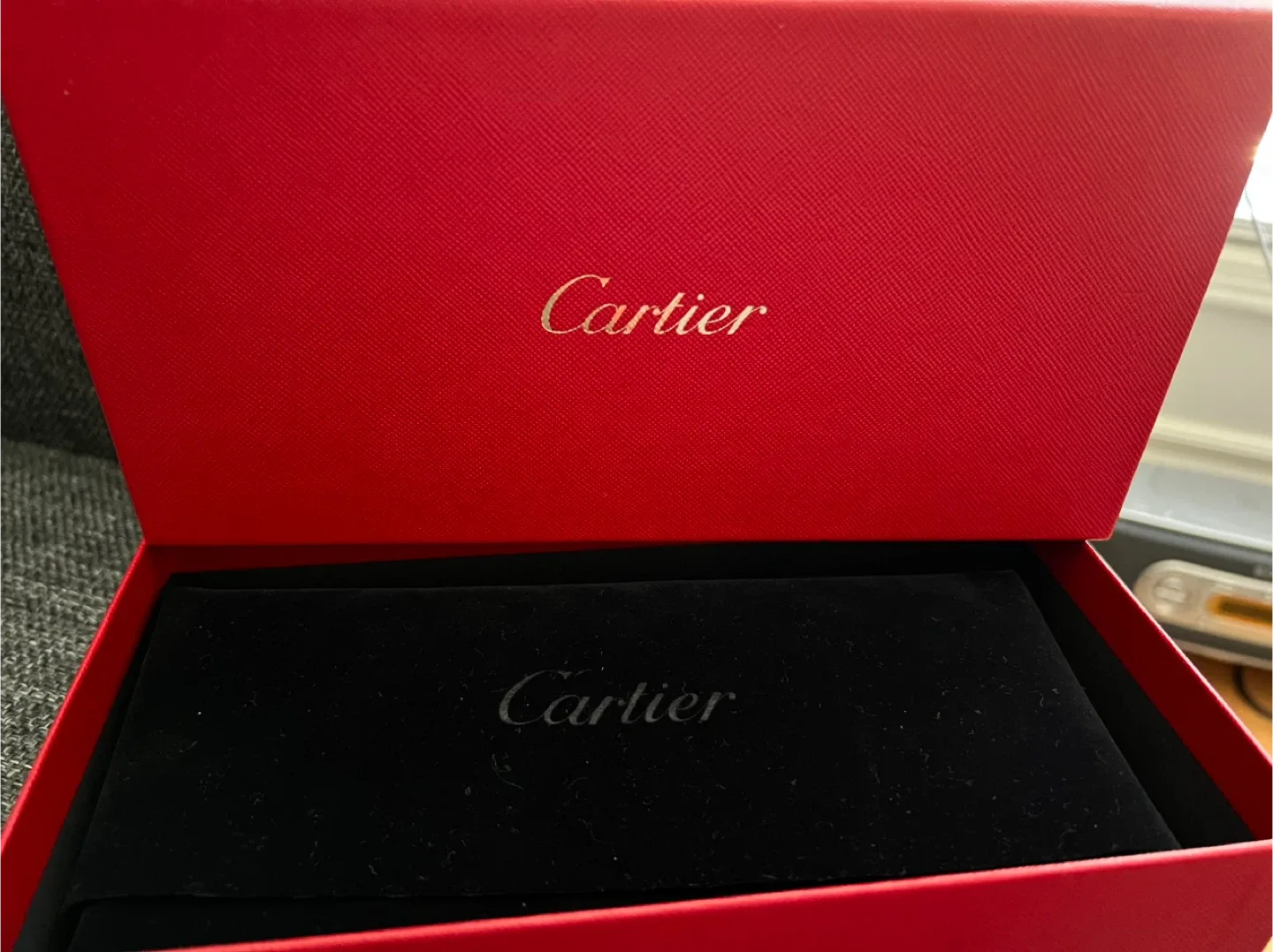 Cartier Red Patent Leather Wallet image indicator(10)