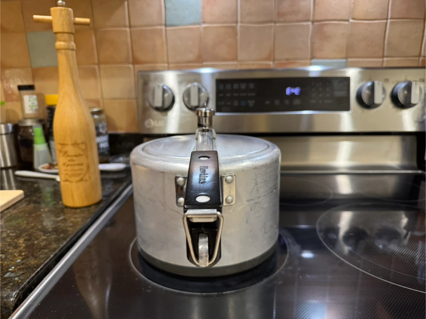 👩‍🍳 Hawkins 5 L Pressure Cooker- Double Thick Base - photo 3