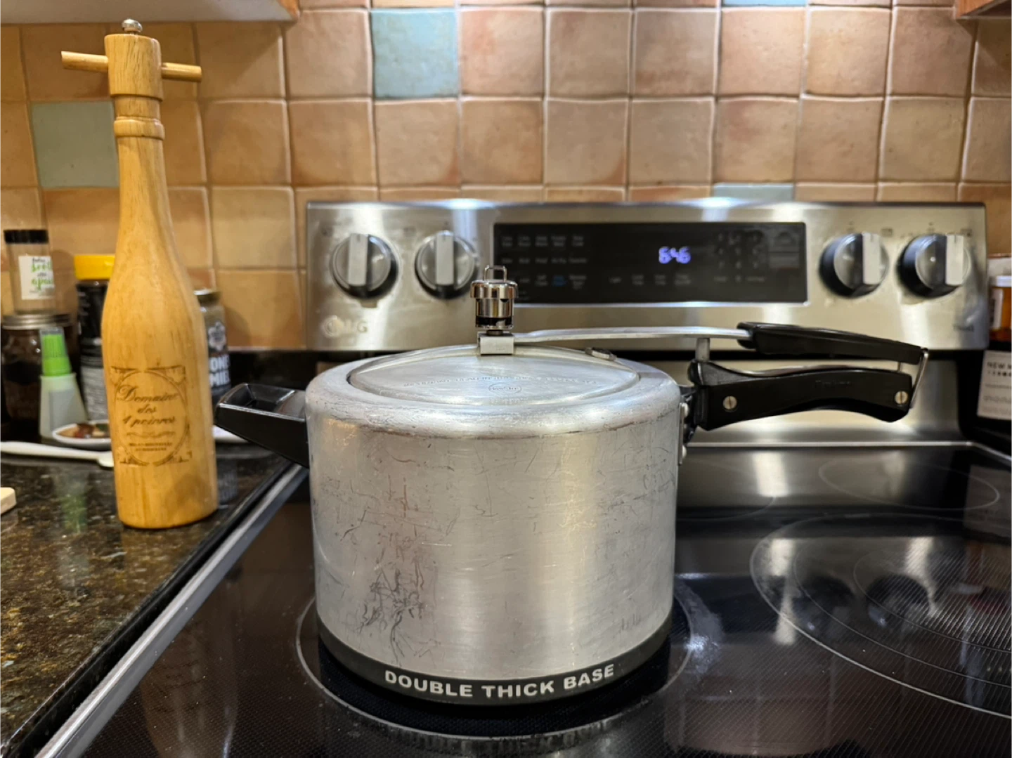 👩‍🍳 Hawkins 5 L Pressure Cooker- Double Thick Base - photo 2
