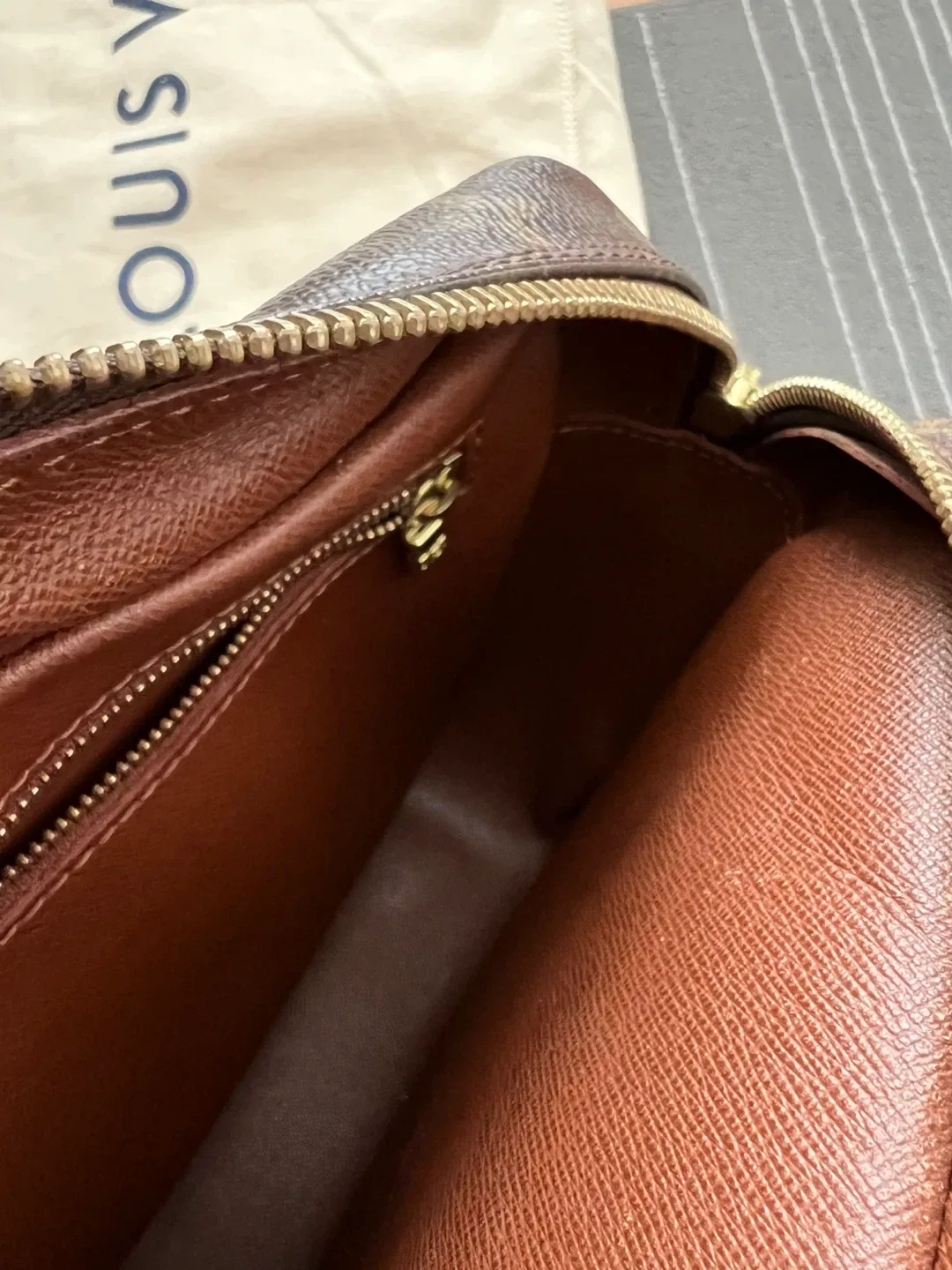 Louis Vuitton Nil 28 Monogram Canvas  Messenger Bag image indicator(6)