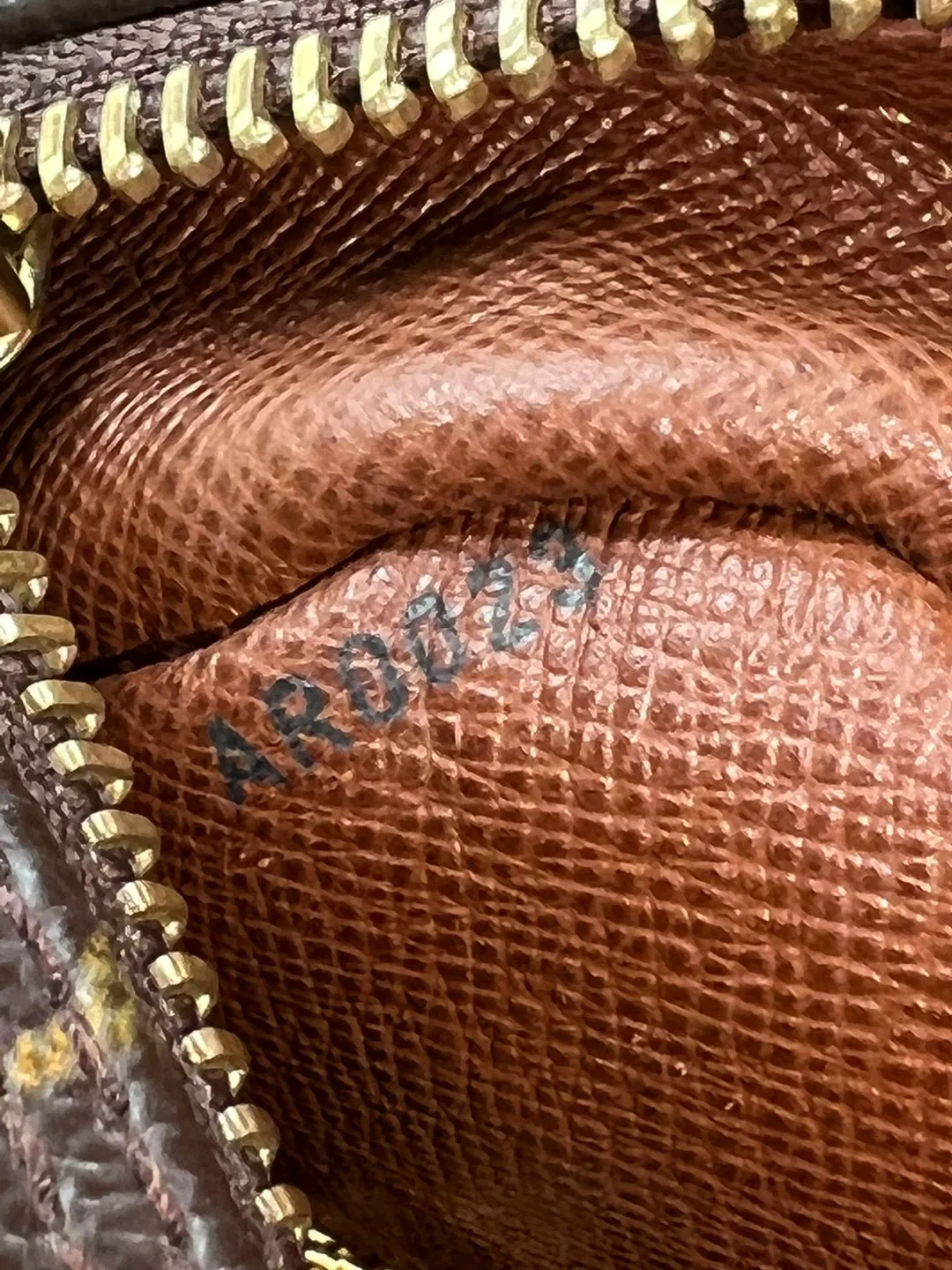 Louis Vuitton Nil 28 Monogram Canvas  Messenger Bag image indicator(5)