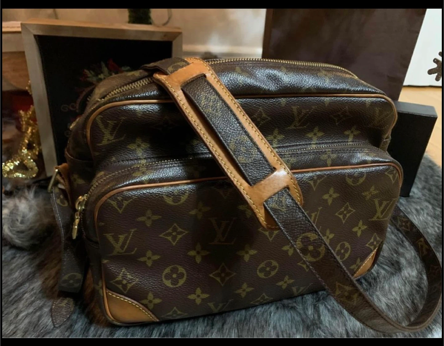 Louis Vuitton Nil 28 Monogram Canvas  Messenger Bag