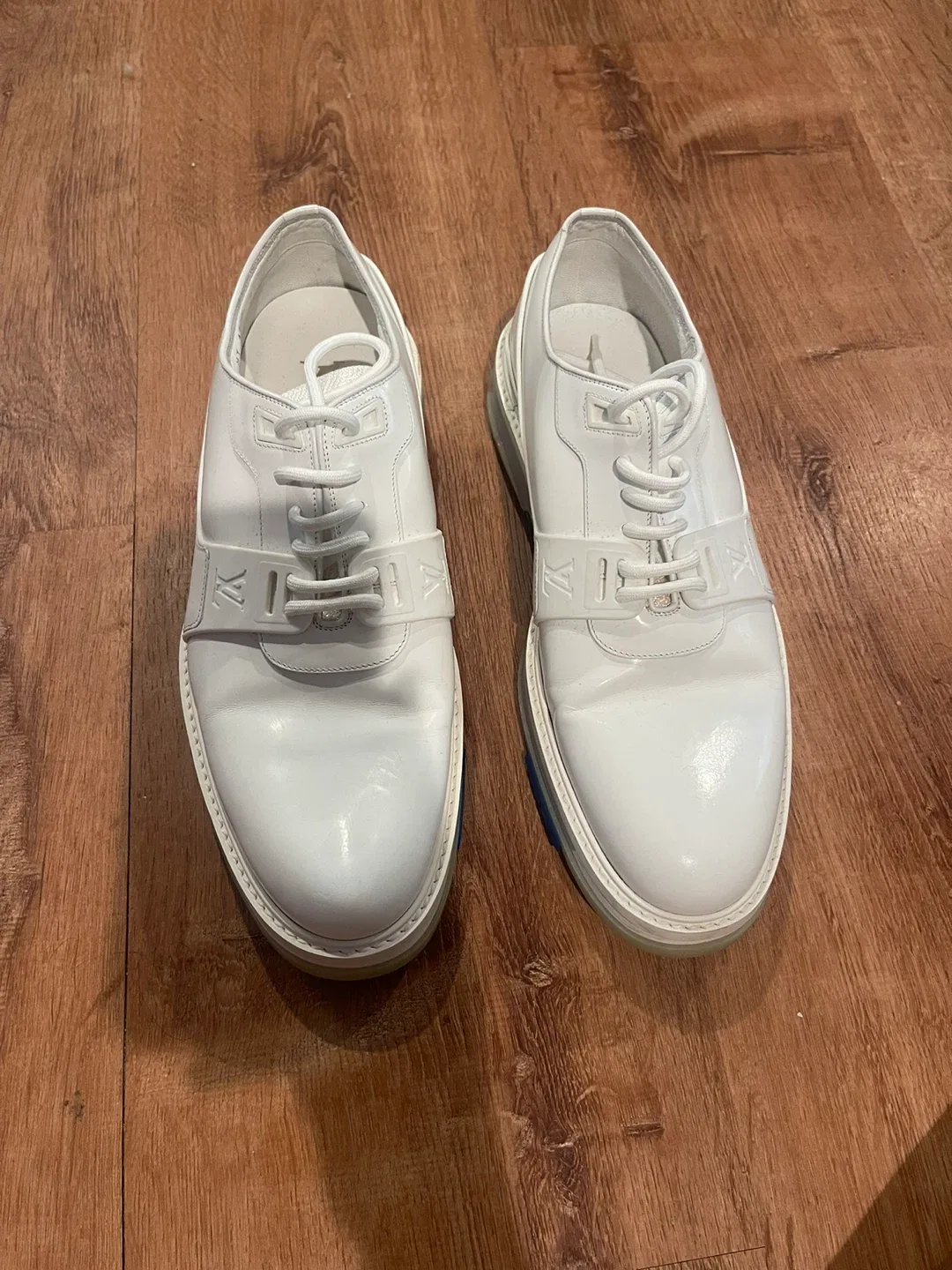 Louis Vuitton White Leather Shoes image indicator(3)