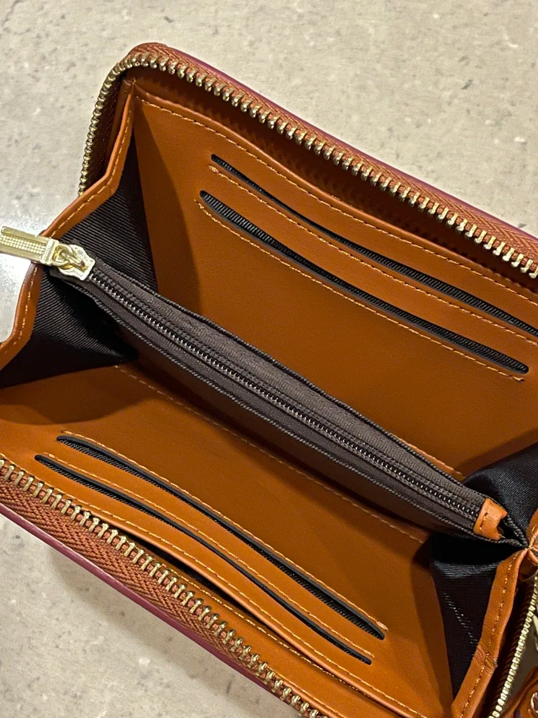 Hawaii Brown Leather Floral Wallet image indicator(3)