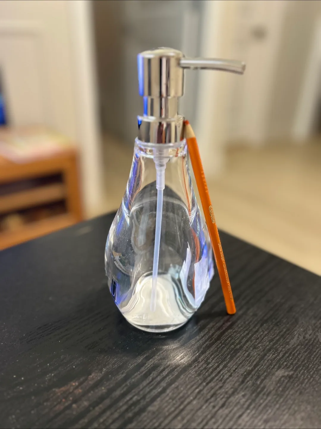 Umbra Droplet Soap Pump - Clear image indicator(3)