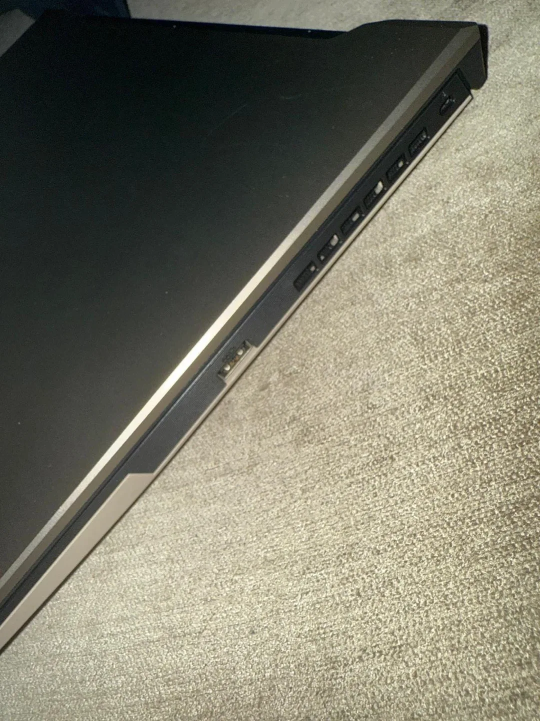 Asus TUF Gaming Laptop image indicator(3)