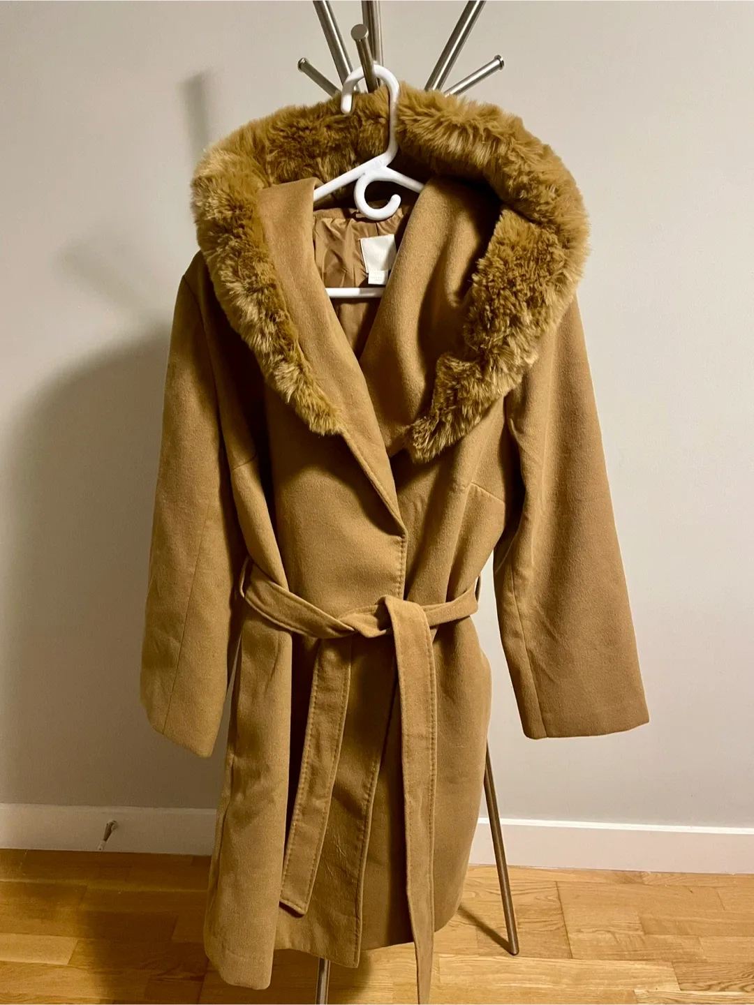 H&M XL Camel Coat with Faux Fur Collar image indicator(5)
