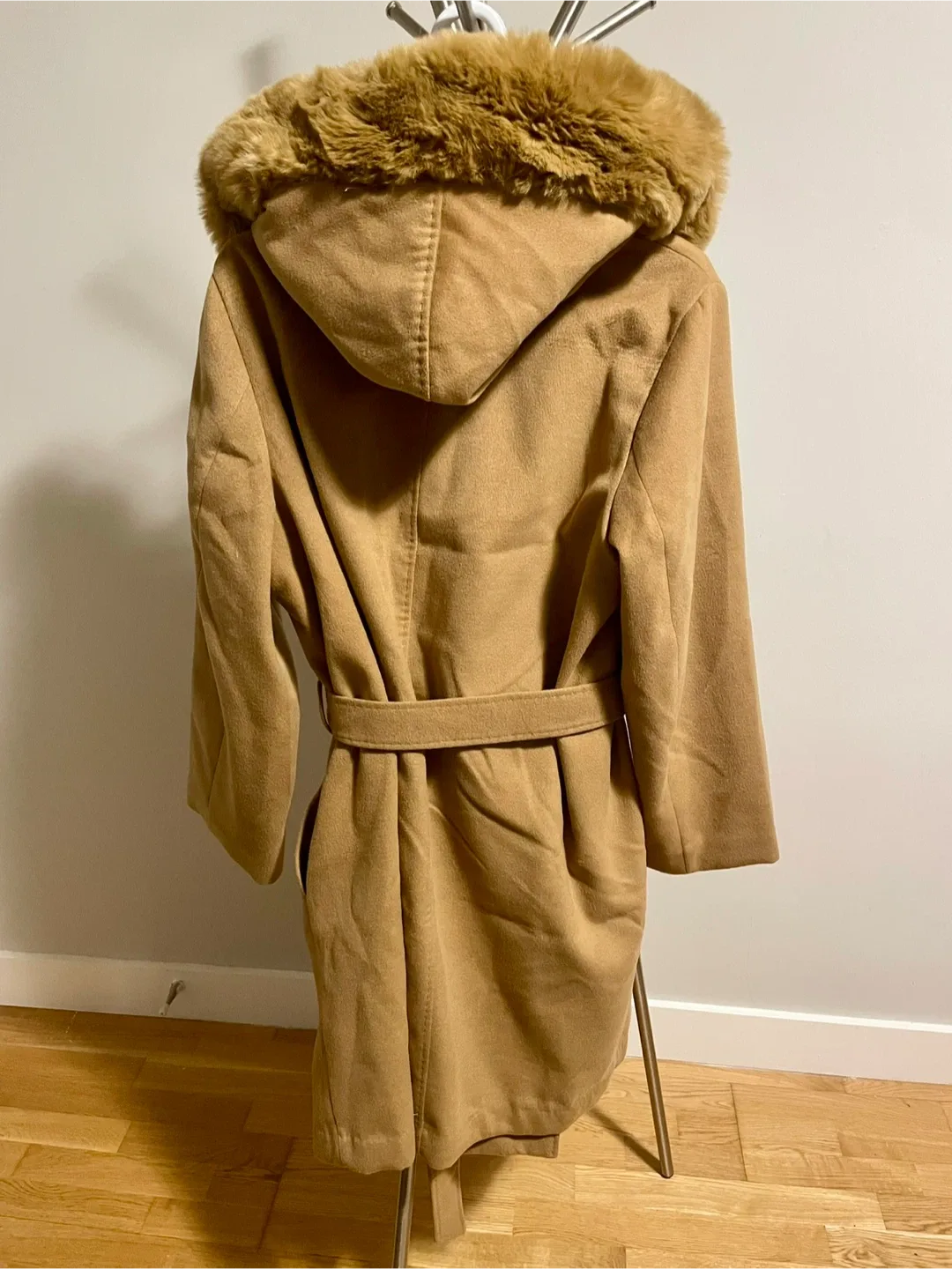 H&M XL Camel Coat with Faux Fur Collar image indicator(6)