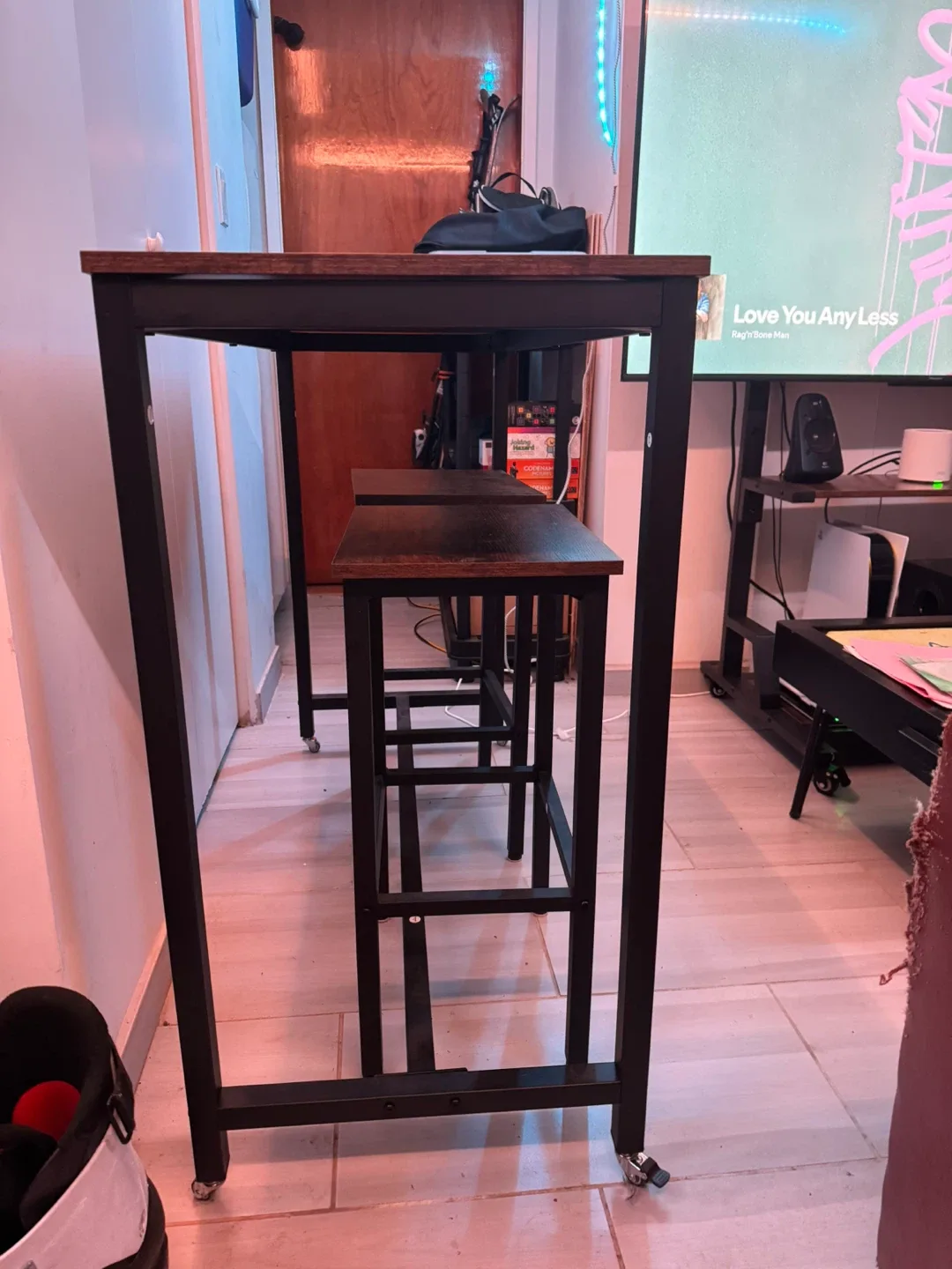 Bar Height Table with Two Stools image indicator(3)