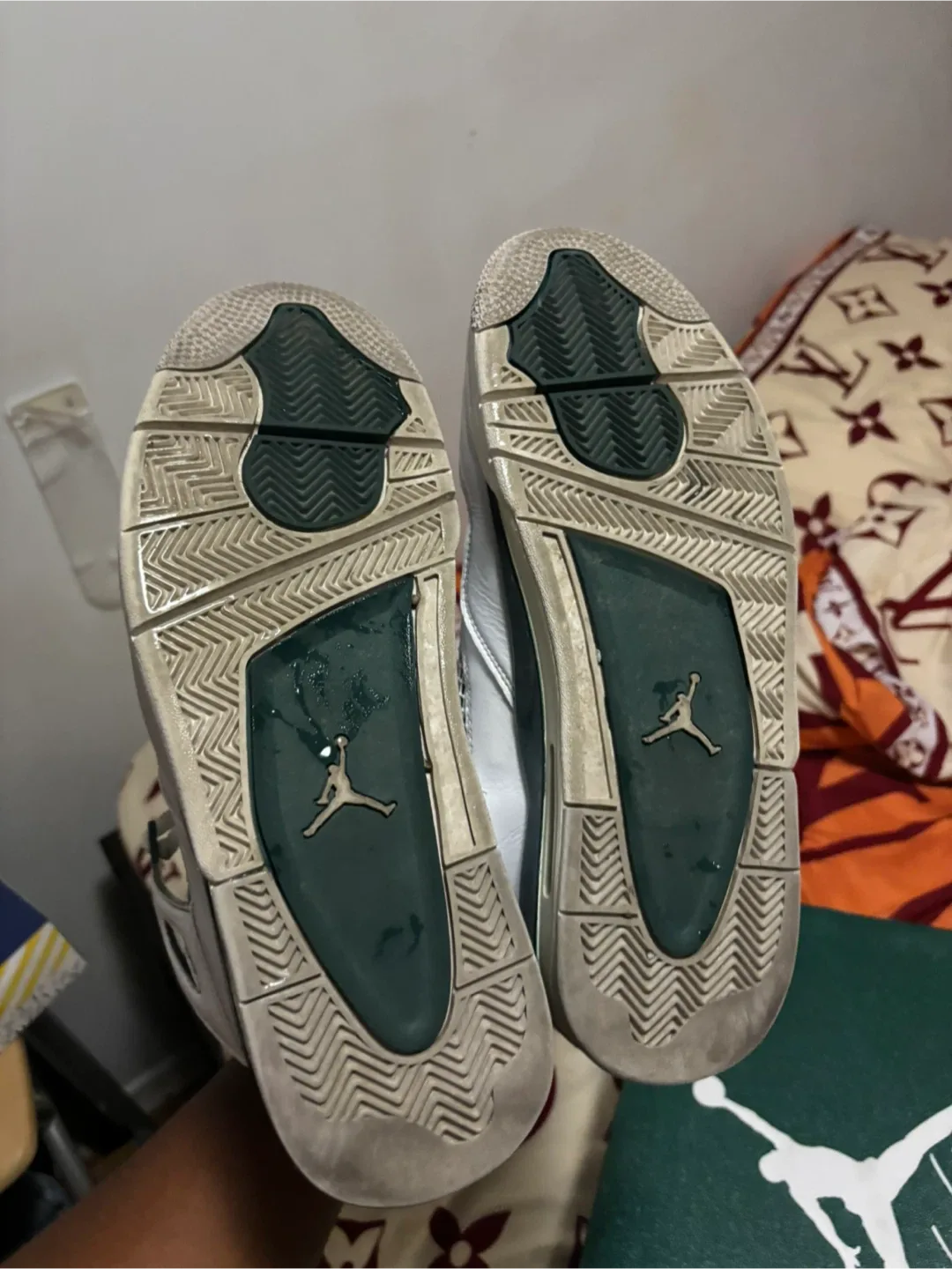 Air Jordan 4 Retro White/Green US 11.5 image indicator(3)