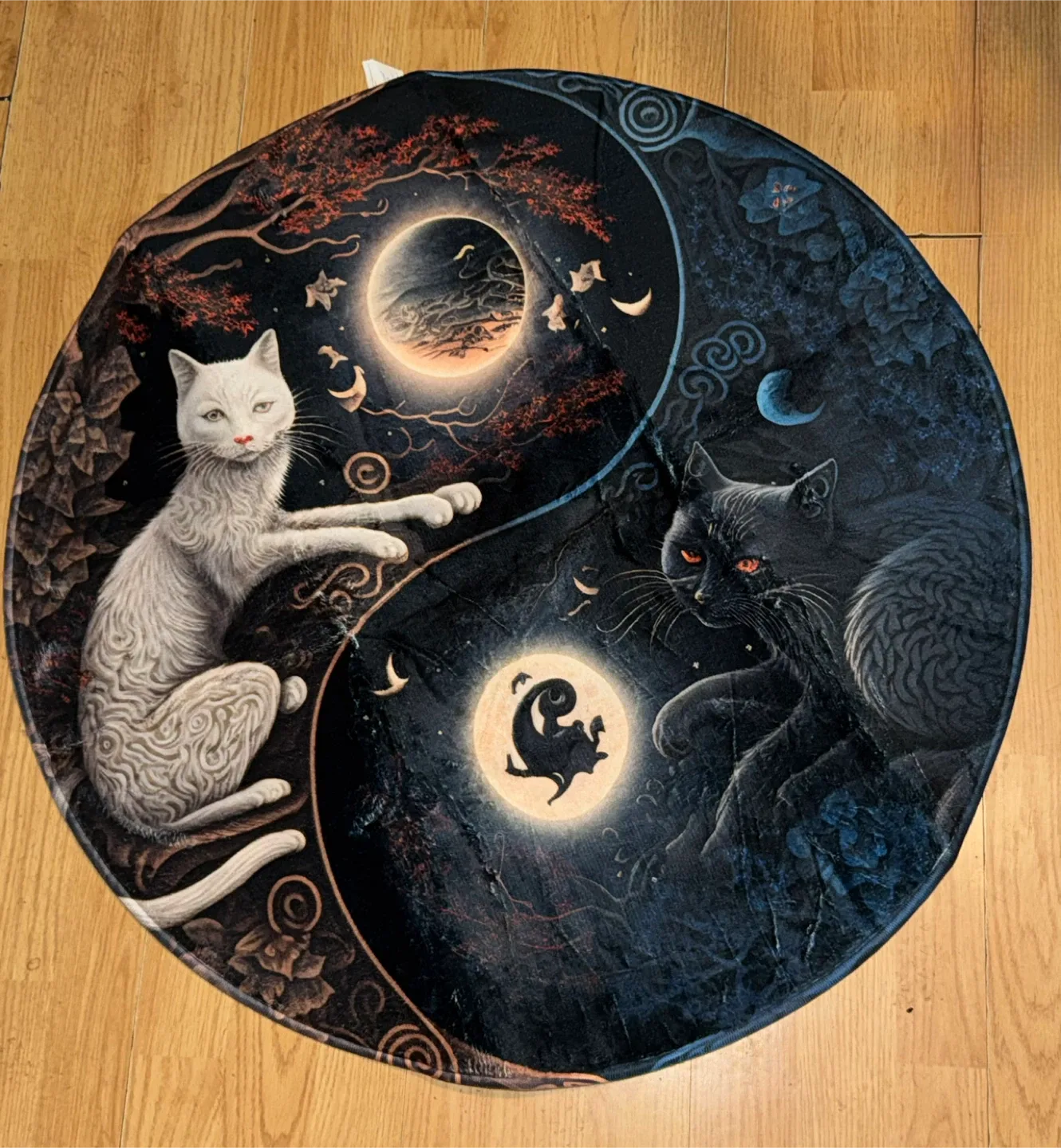 Yin Yang Cats Round Rug thumbnail