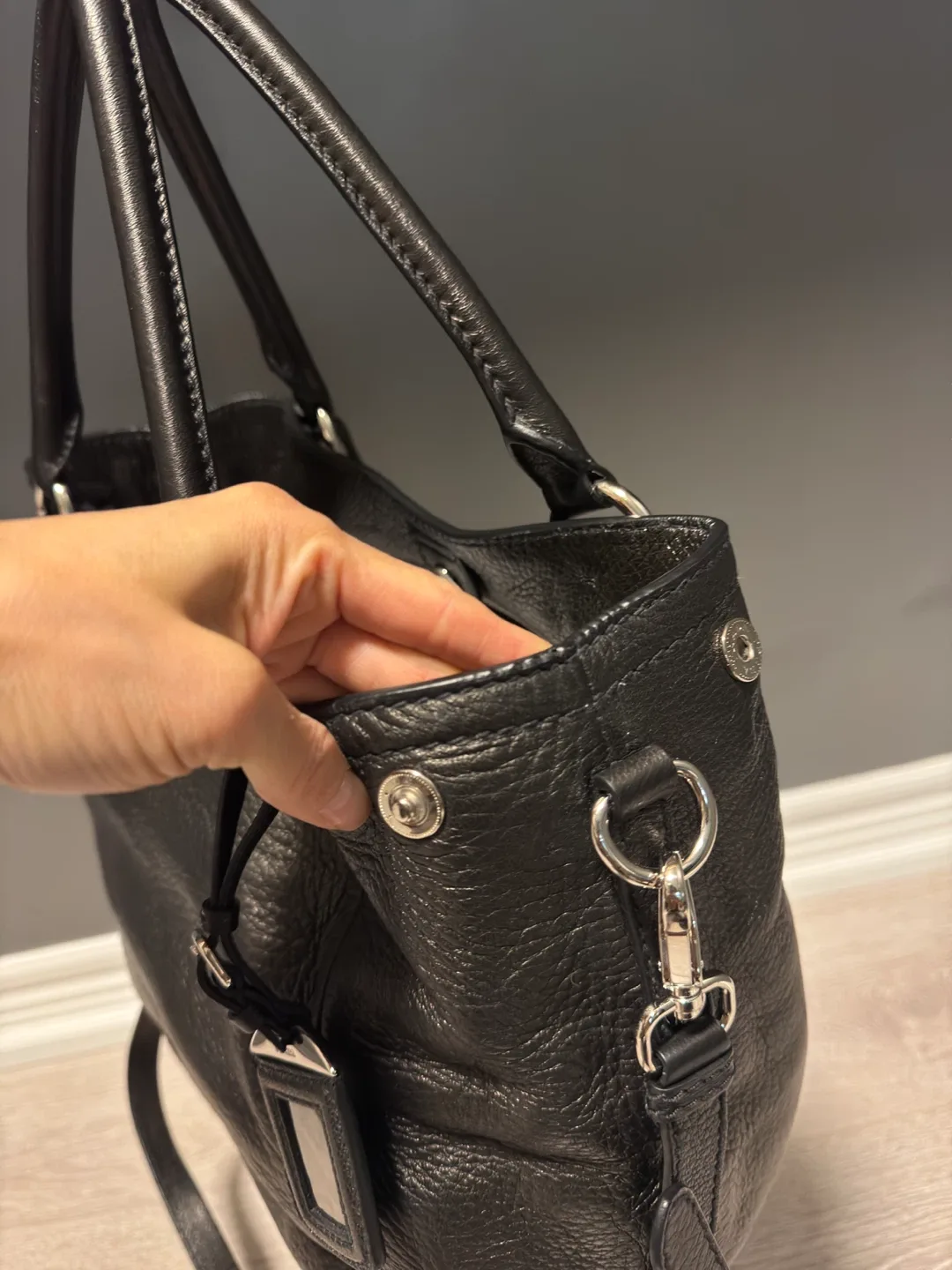 Prada Classic Black Leather Tote - Authentic & Brand New image indicator(7)