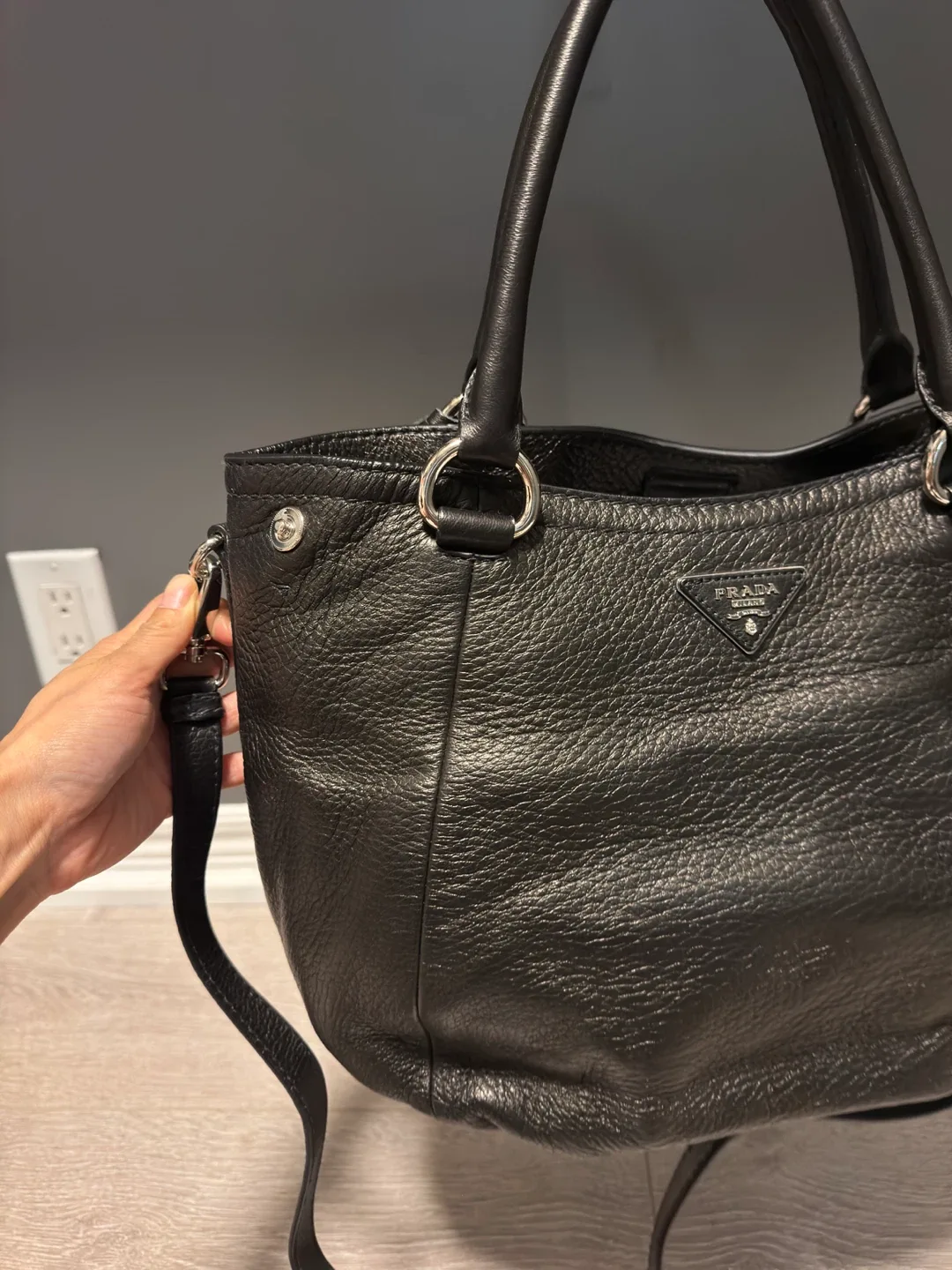 Prada Classic Black Leather Tote - Authentic & Brand New image indicator(9)
