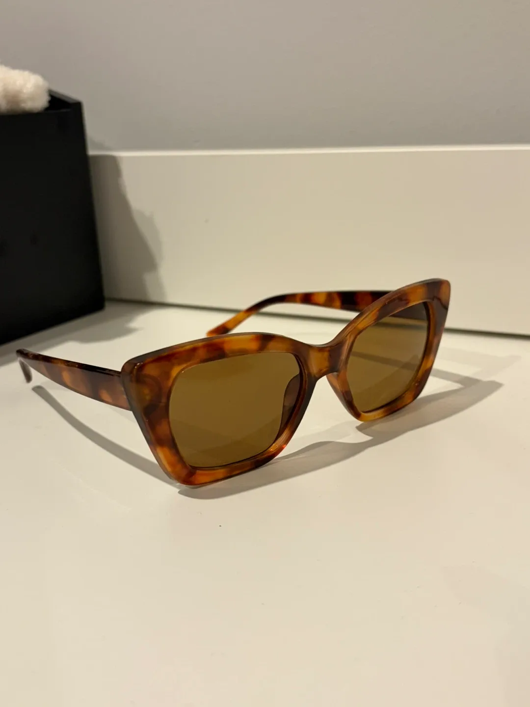 Leopard print cat-eye sunglasses image indicator(2)