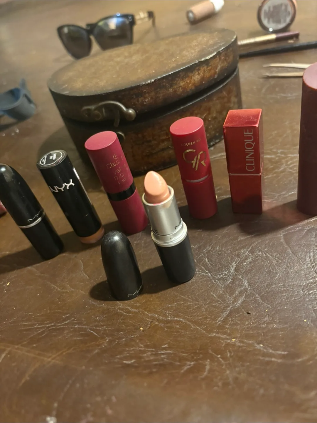 Lipstick Bundle: MAC, NYX, Clinique, Huda Beauty & More! image indicator(2)