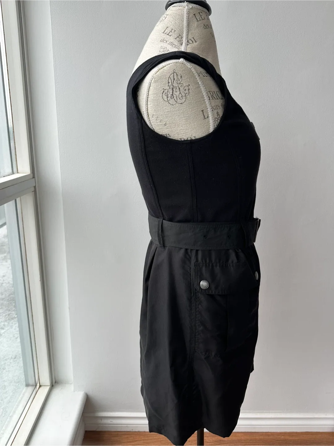 Burberry Black Dress with Zipper Detail image indicator(3)