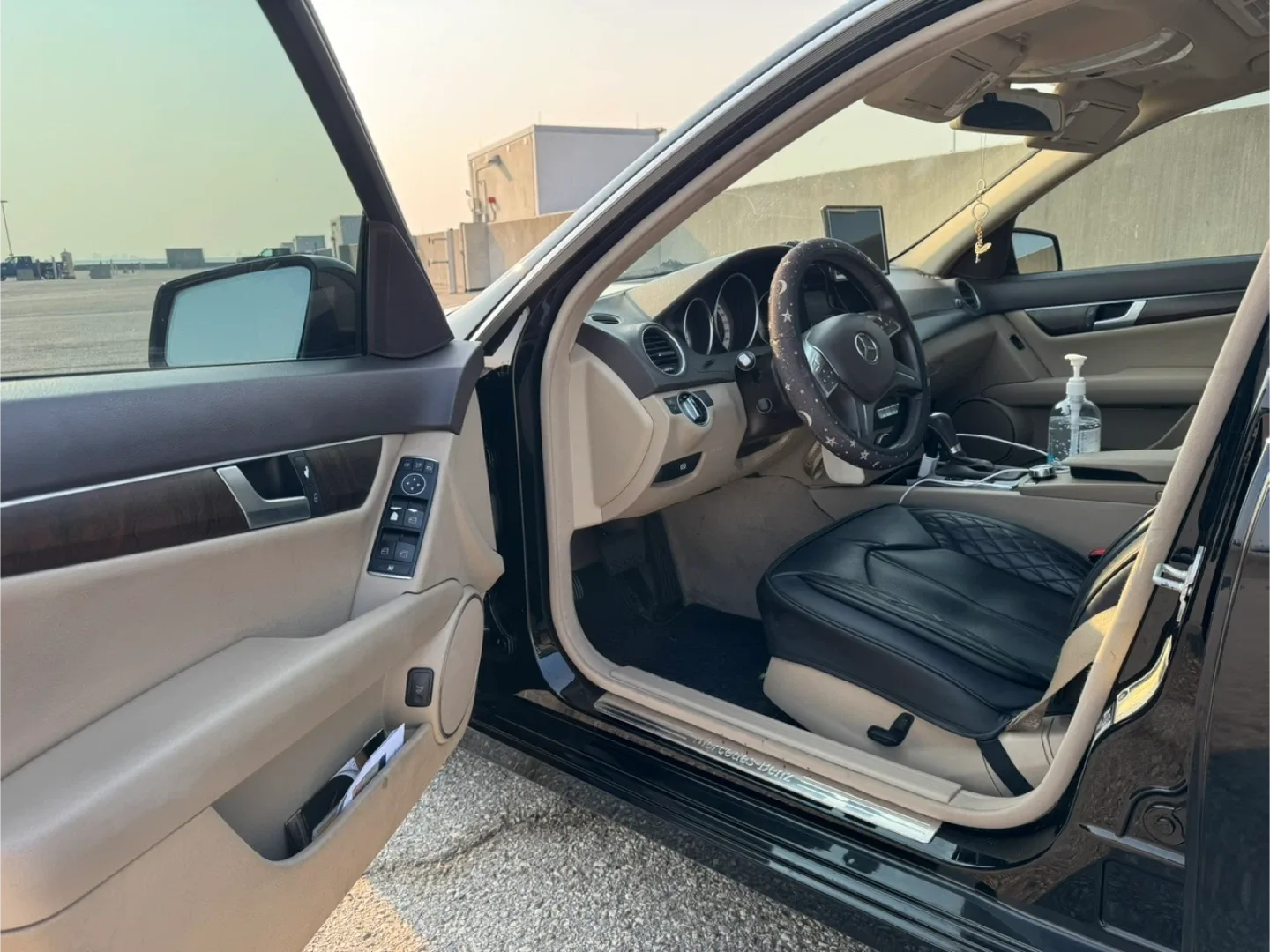 2013 Mercedes-Benz C250 Sedan - Black image indicator(6)