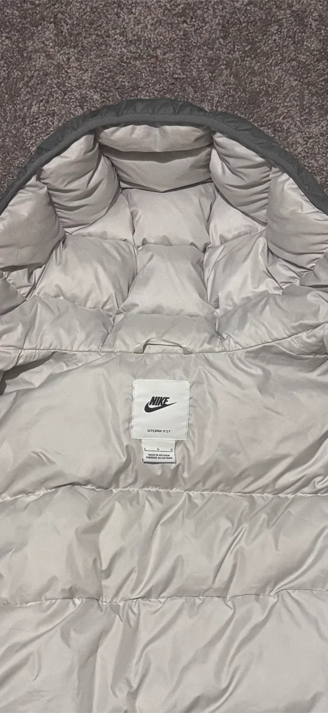 Nike Down Fill Puffer Jacket, Size S image indicator(4)