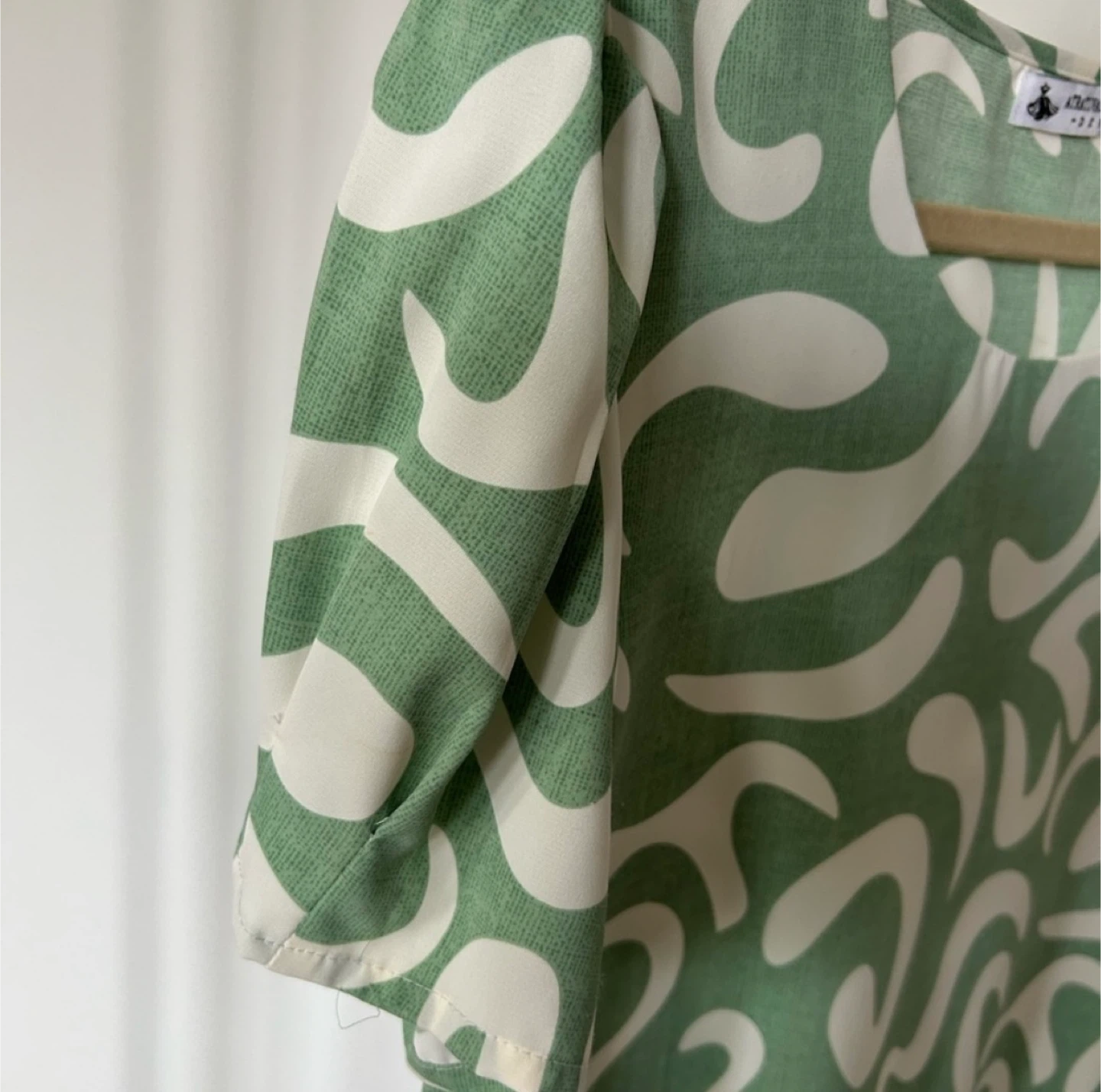 Atrativas Modas Green & White Top - Size M - photo 3