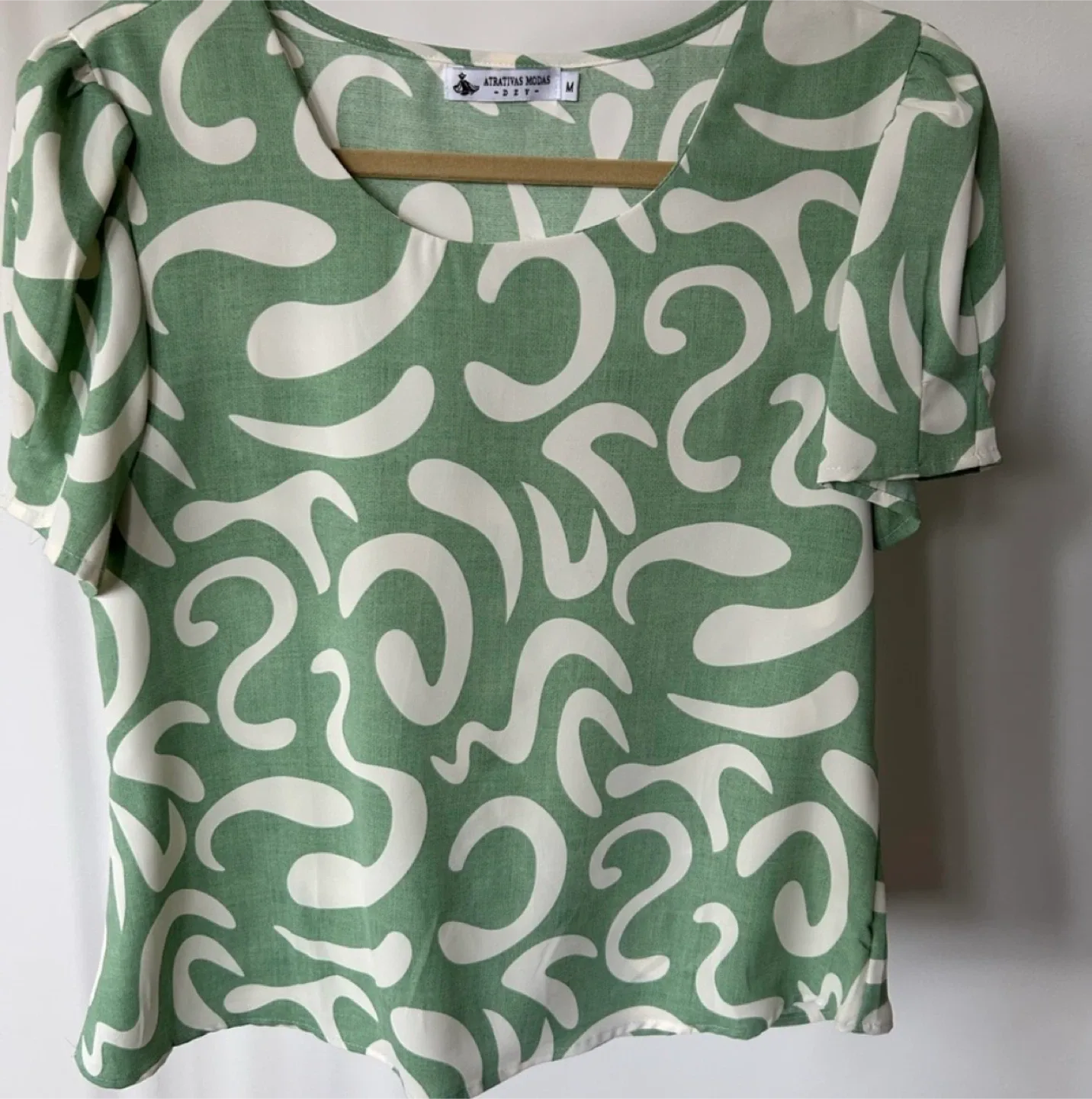 Atrativas Modas Green & White Top - Size M thumbnail