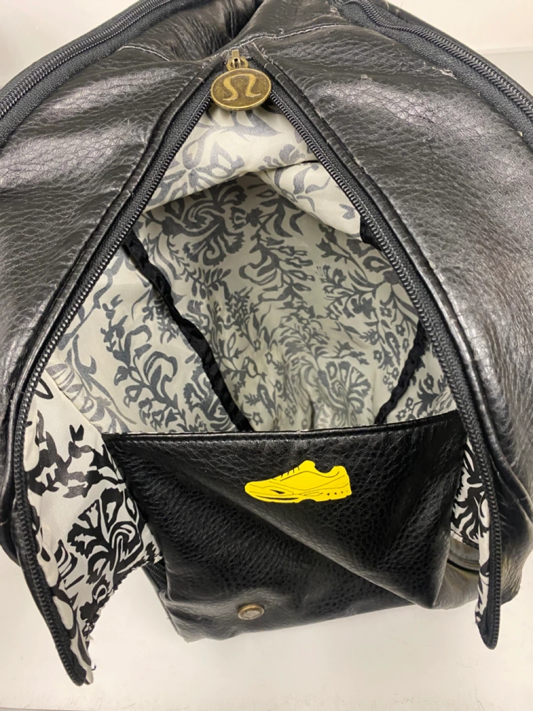 Lululemon Soft Leather Tote Bag / Travel Bag - photo 5