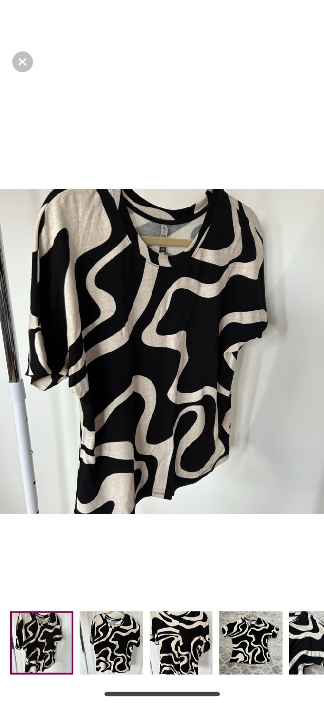 H&M Black & Beige Swirl Pattern T-Shirt