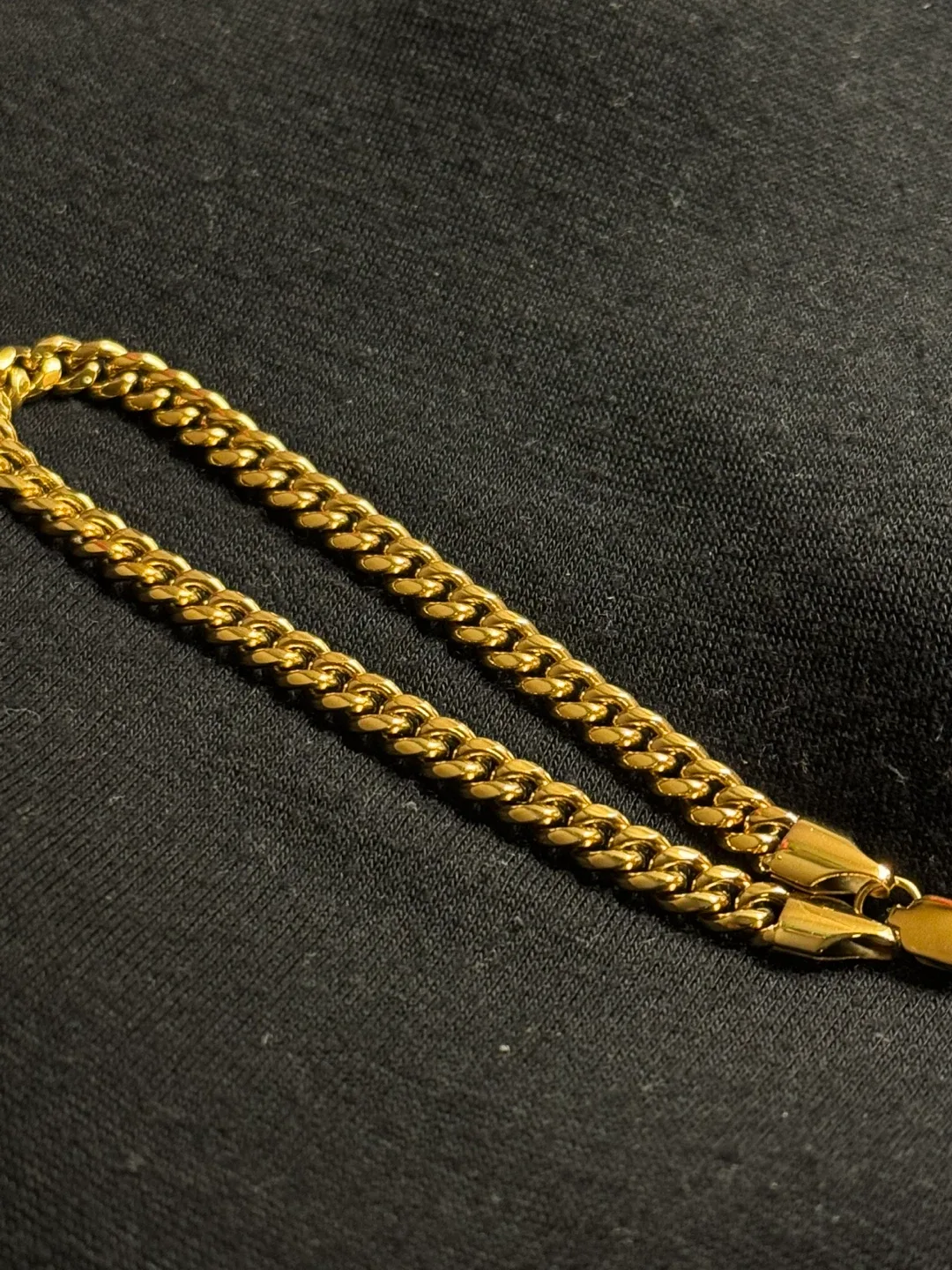 Unisex 18k gold plates cuban bracelet image indicator(3)