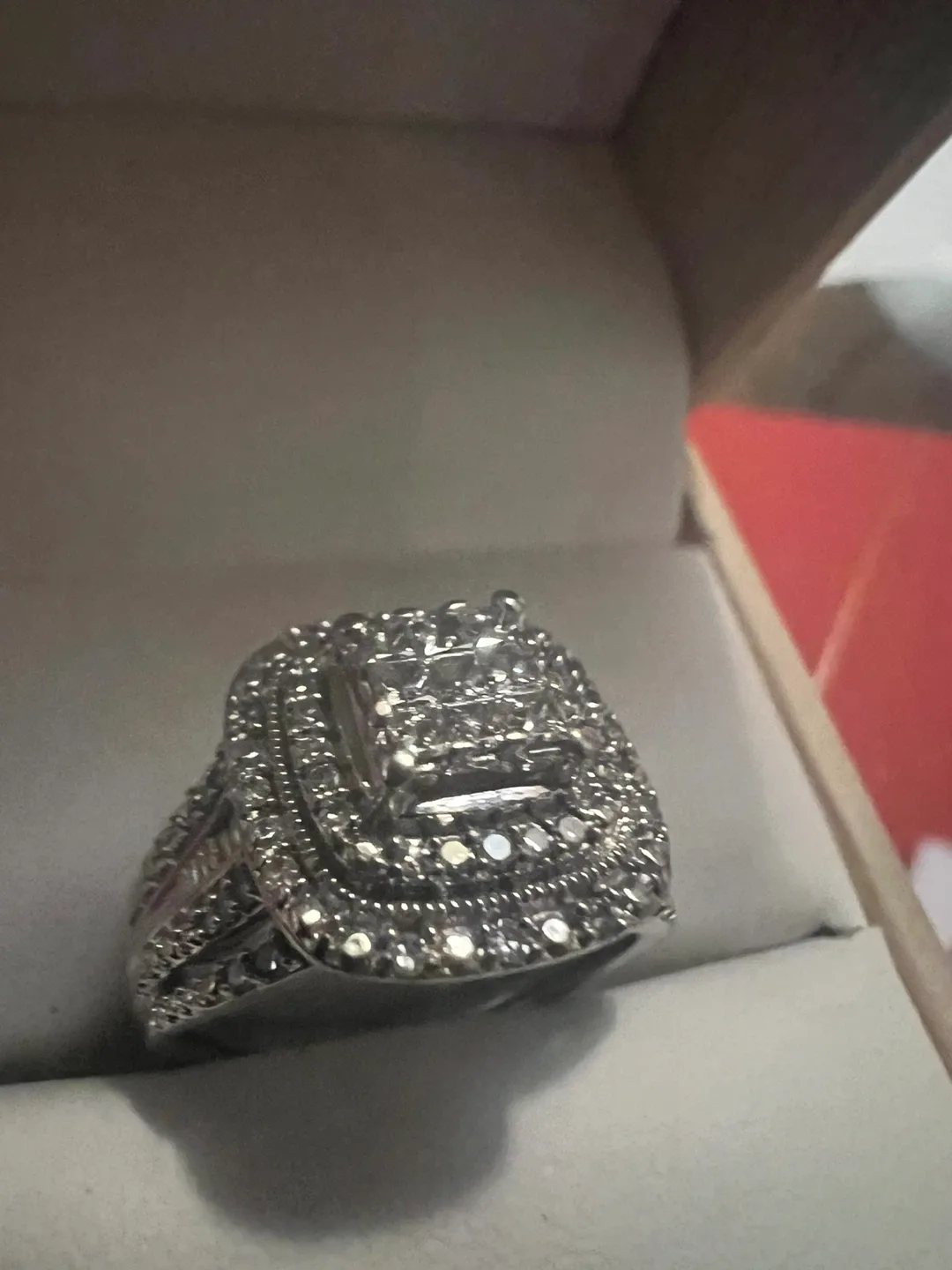 10 k Ladies Diamond Ring thumbnail