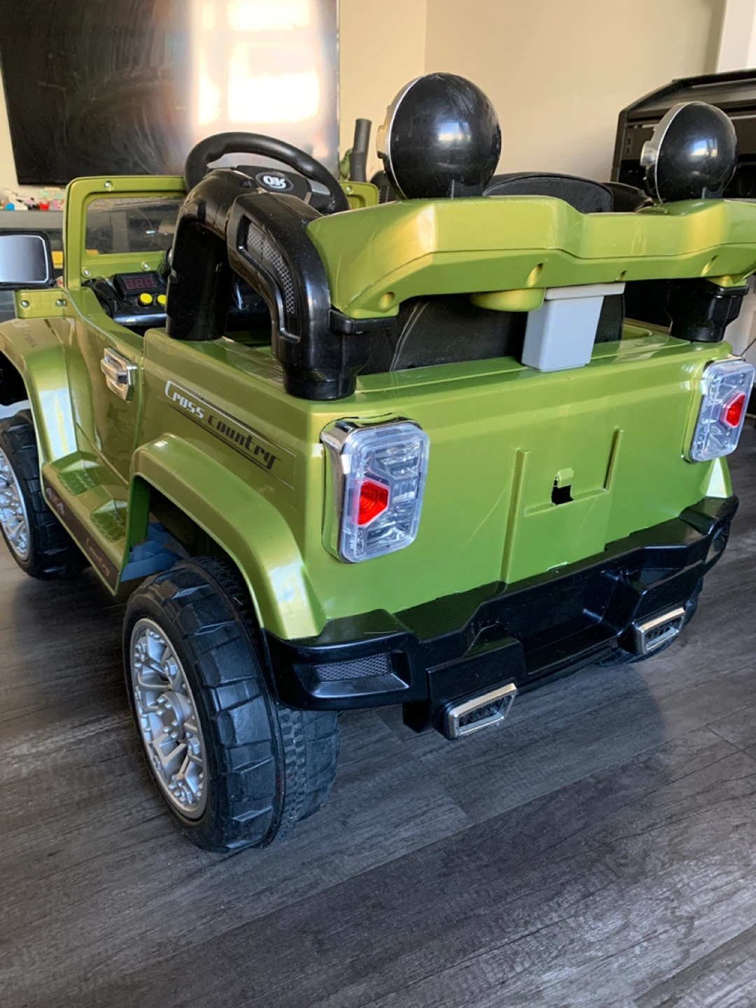 Kids Ride On Car - Green - photo 3