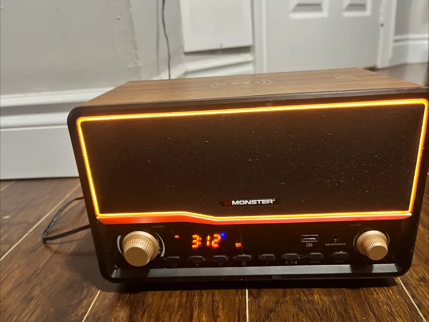 Monster Retro Bluetooth Speaker with Wireless Charging image indicator(4)