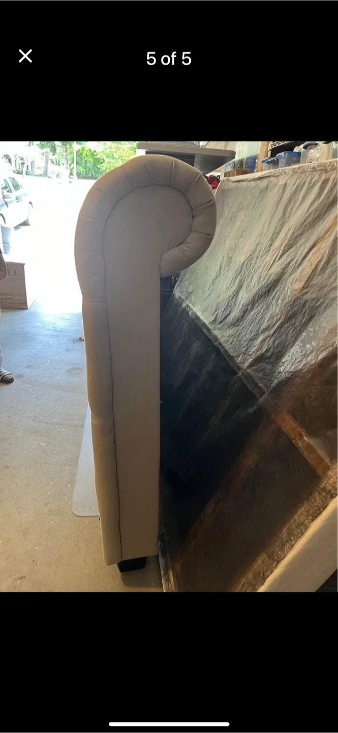 Tufted Cream Headboard image indicator(5)