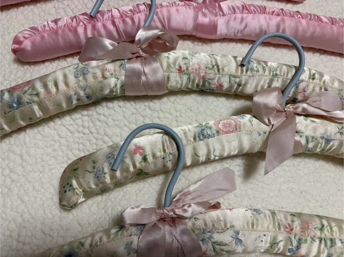 Satin Padded Hangers with Bows - Set of 5 image indicator(3)