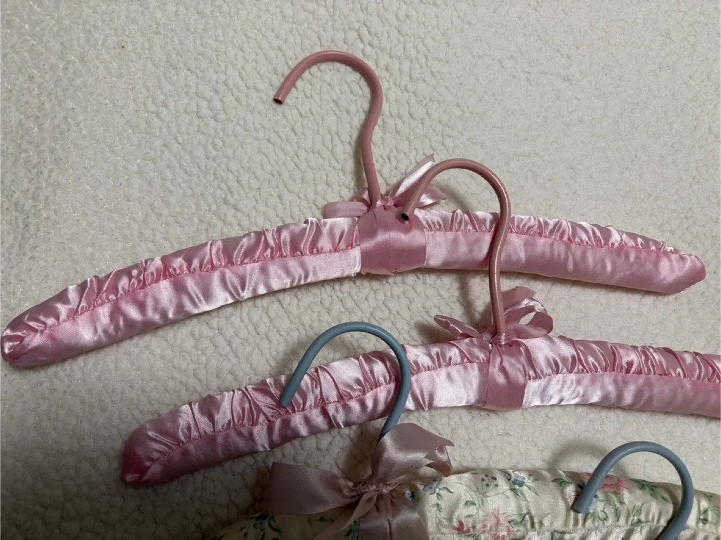 Satin Padded Hangers with Bows - Set of 5 image indicator(2)