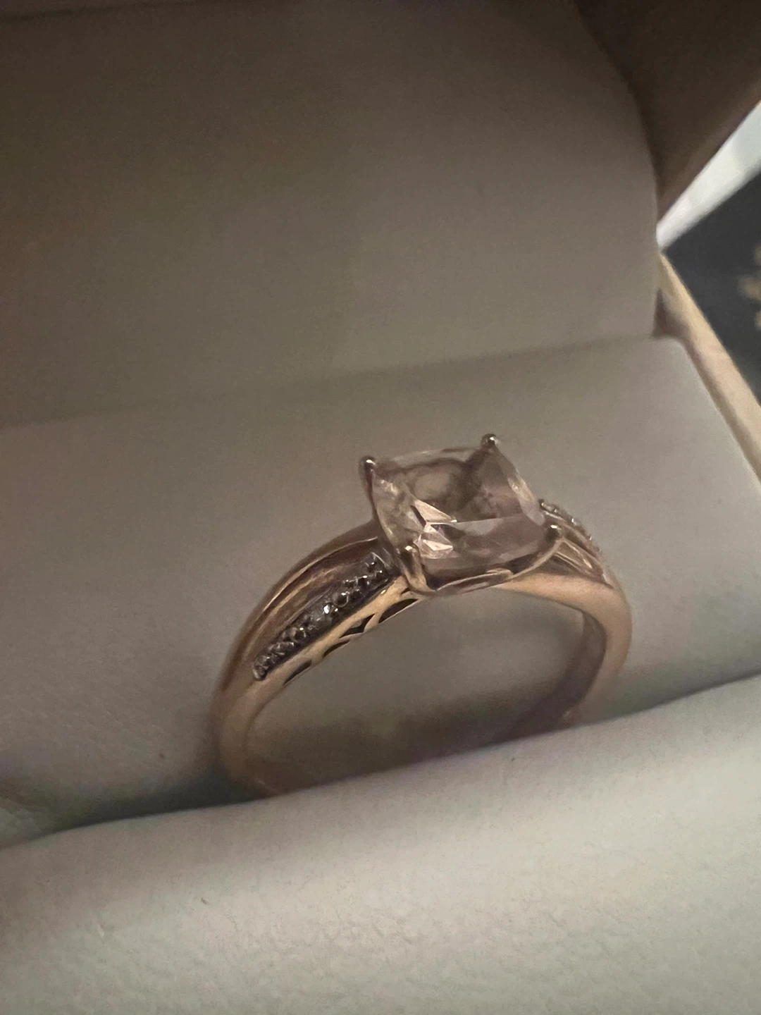 10 k morganite Ring with 2 diamonds - photo 3
