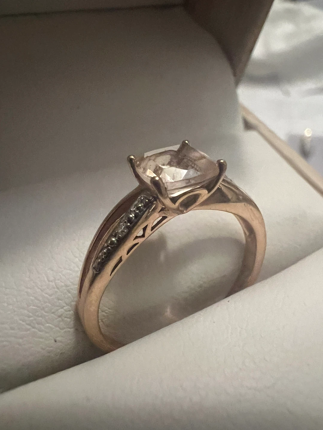 10 k morganite Ring with 2 diamonds