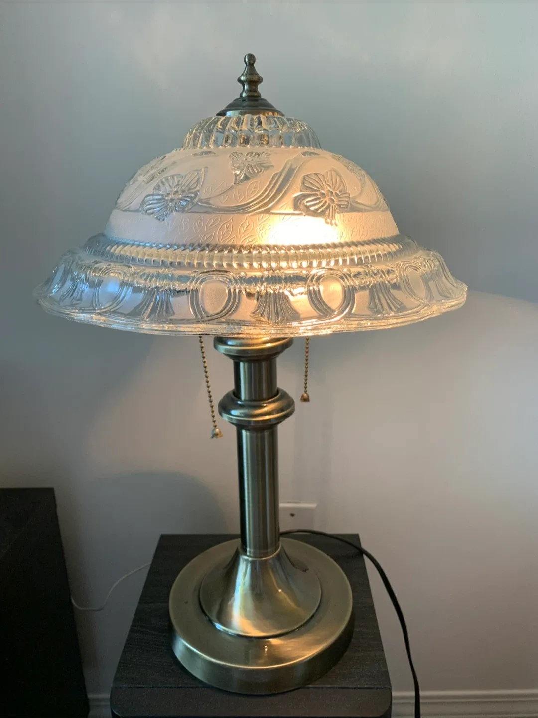 Antique brass table lamp image indicator(2)