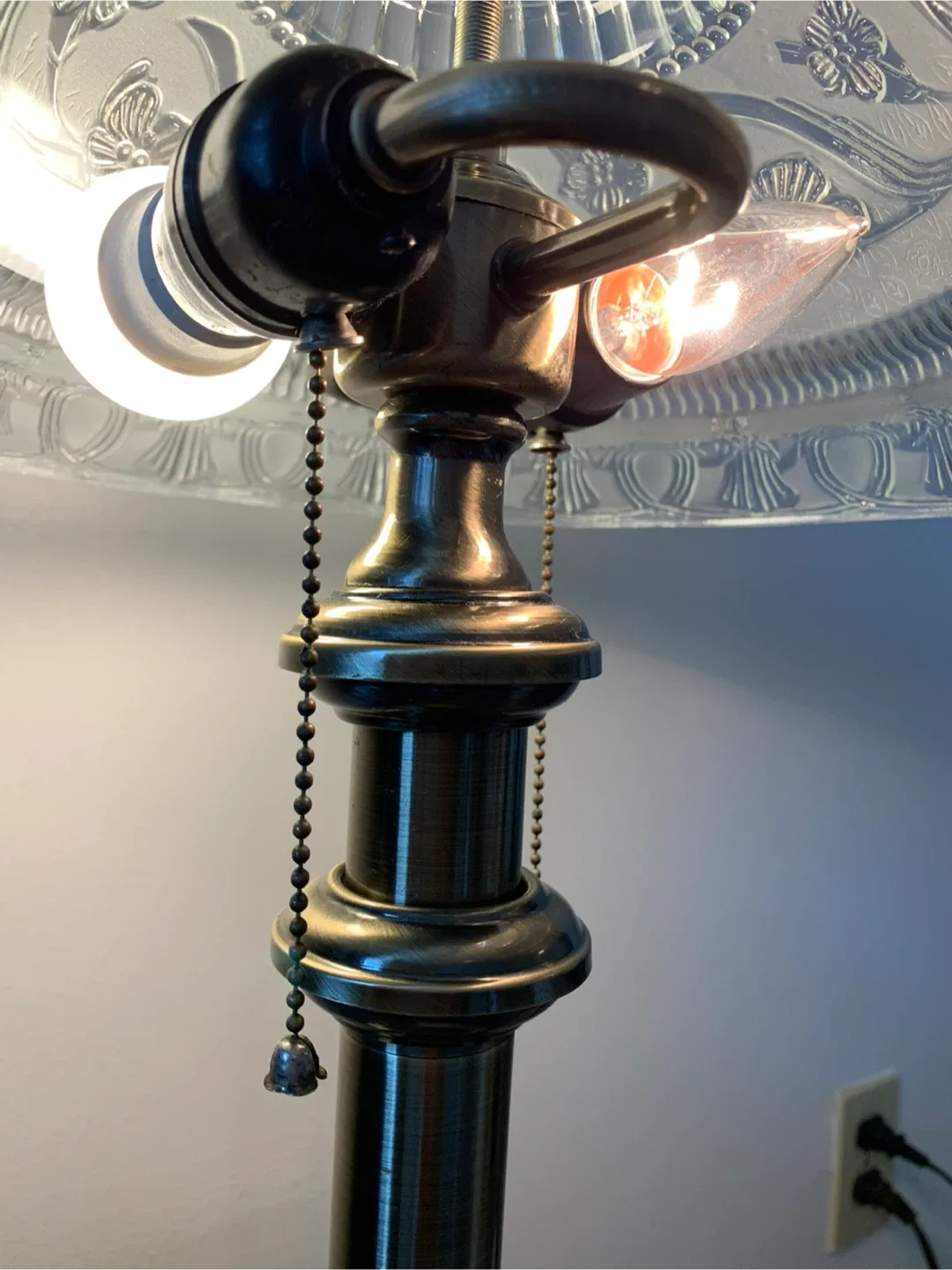 Antique brass table lamp image indicator(4)