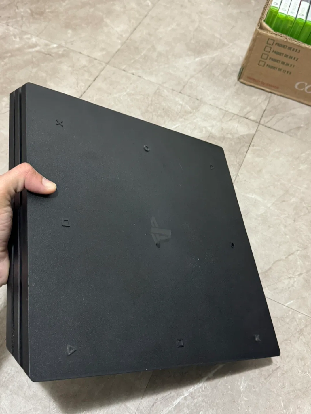 PlayStation 4 Pro with Controller image indicator(4)