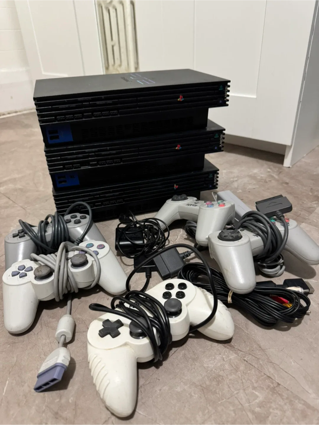 Sony PlayStation 2 (PS2) Consoles & Controllers image indicator(2)