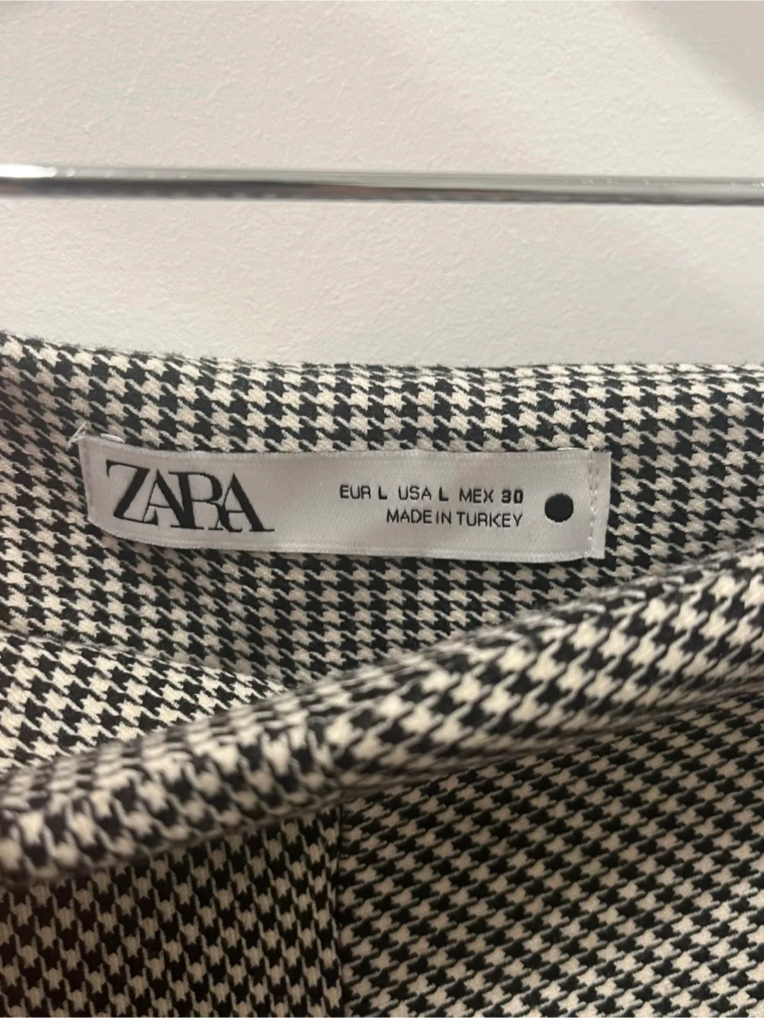Zara Houndstooth Skirt - Size L image indicator(3)