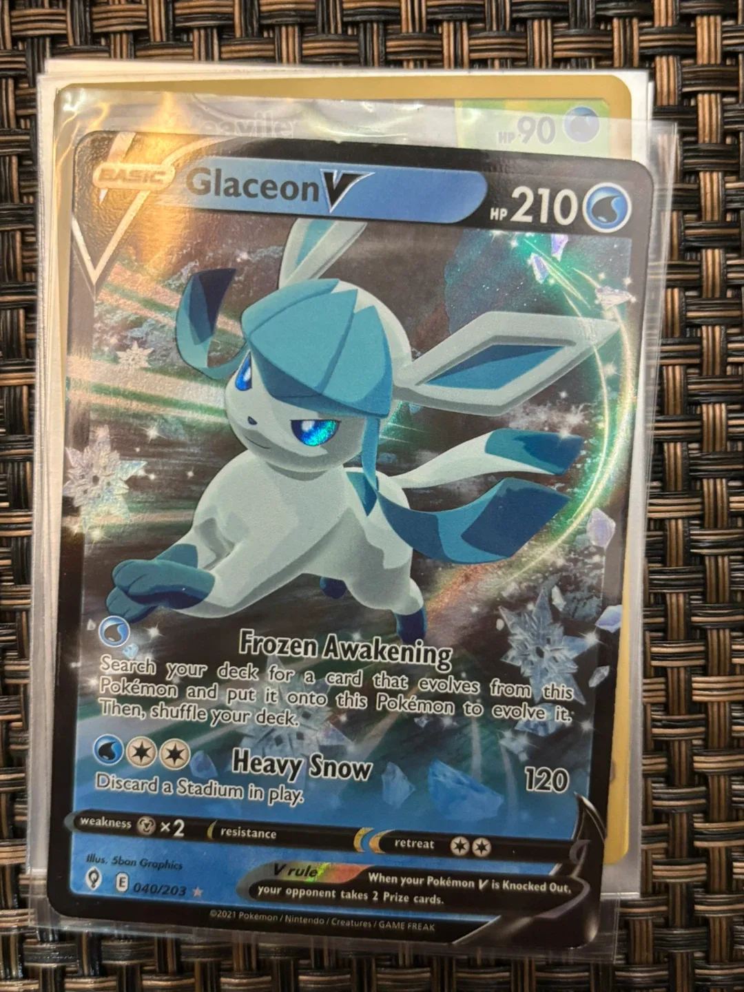 Glaceon V Pokemon card thumbnail