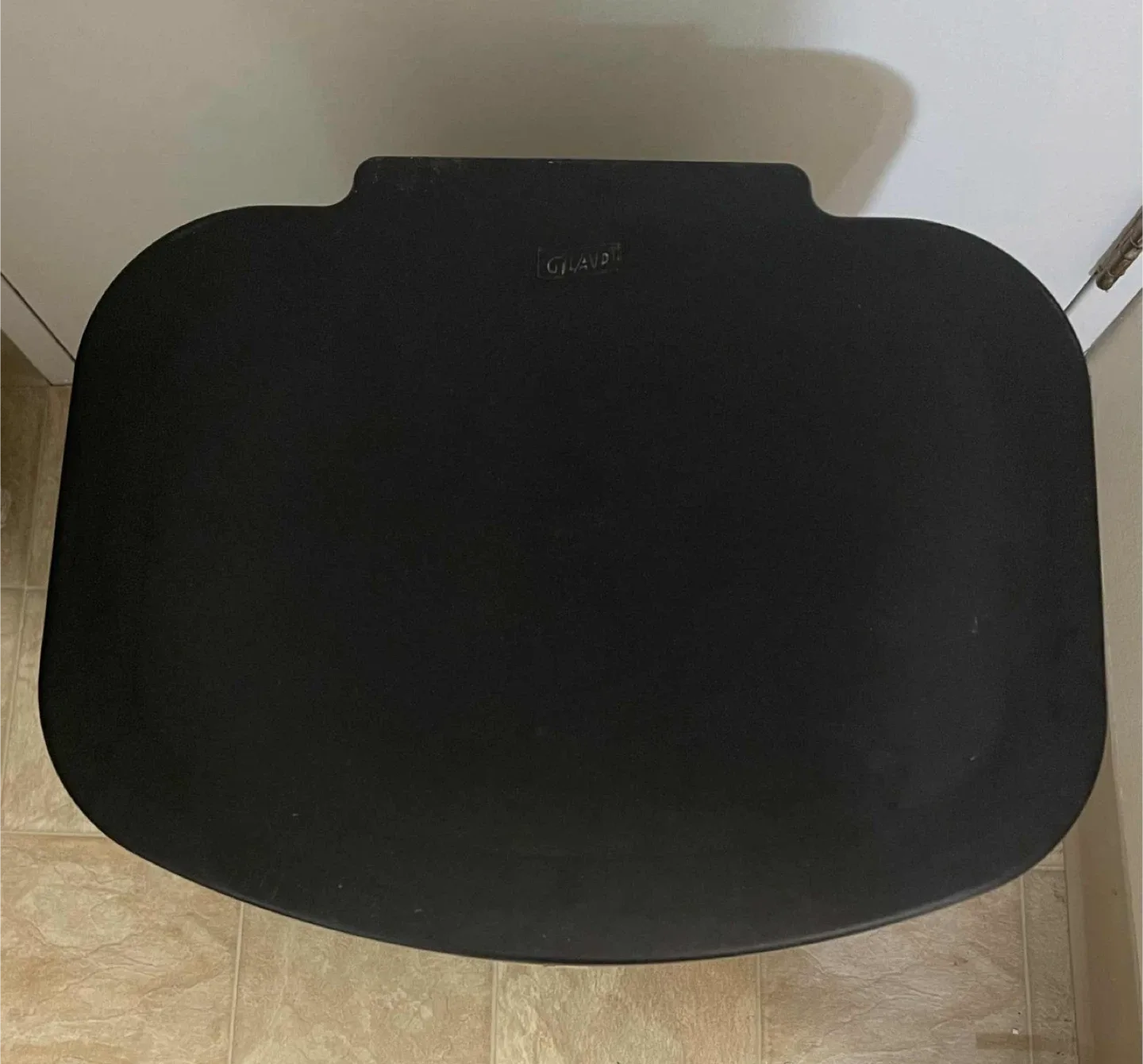 Large Glad Black Step Trash Can with Odor Protection Lid image indicator(5)