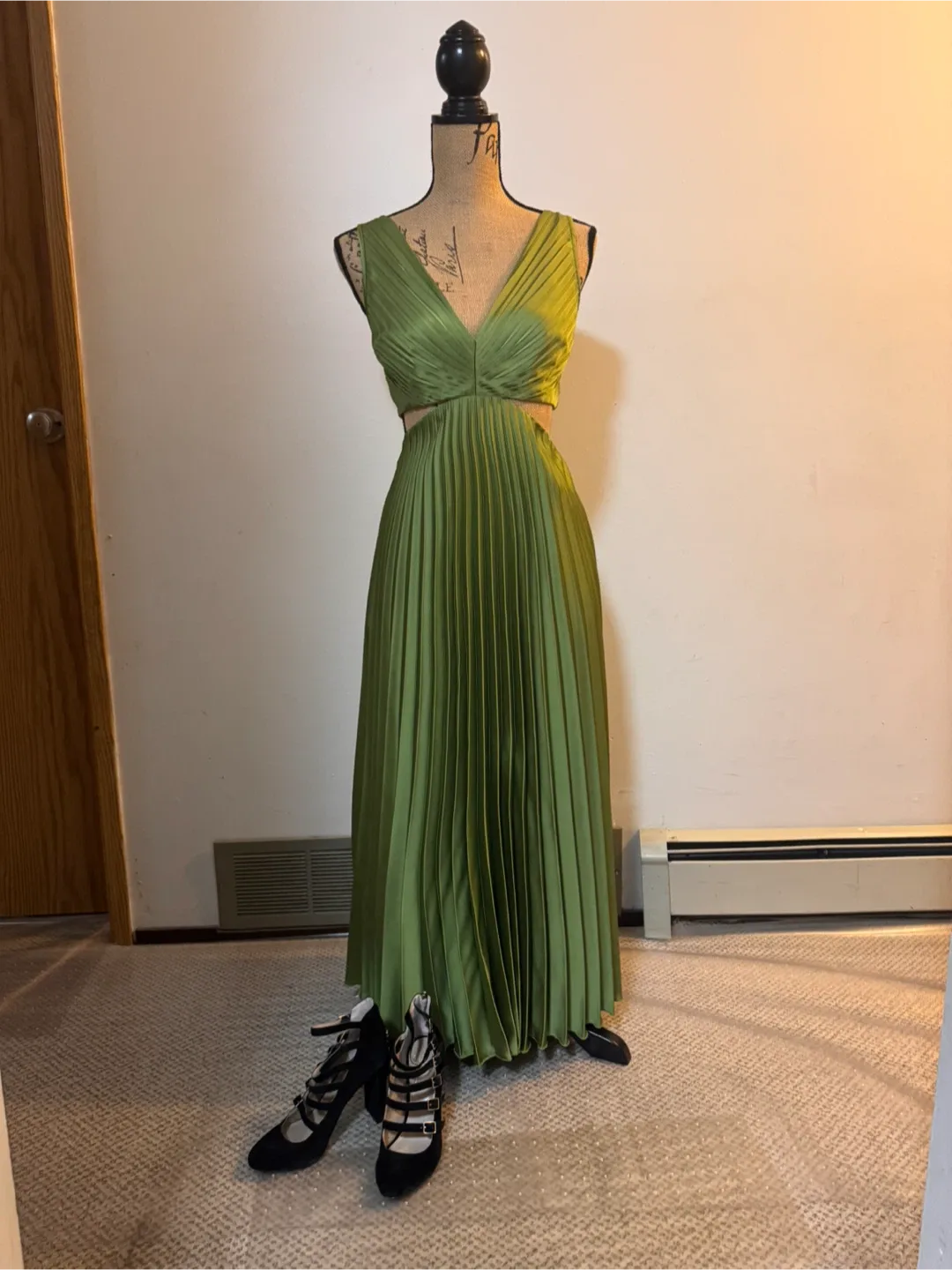 Abercrombie & Fitch Green Pleated Cutout Dress - Size Small thumbnail