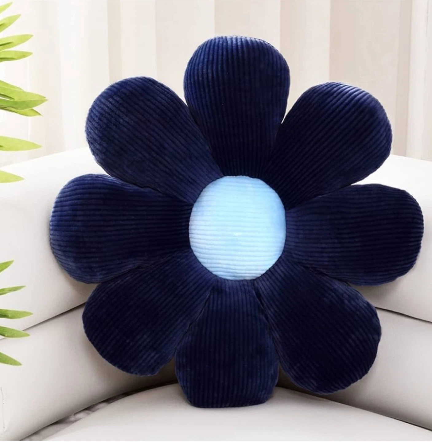 Flower shaped pillow - photo 2