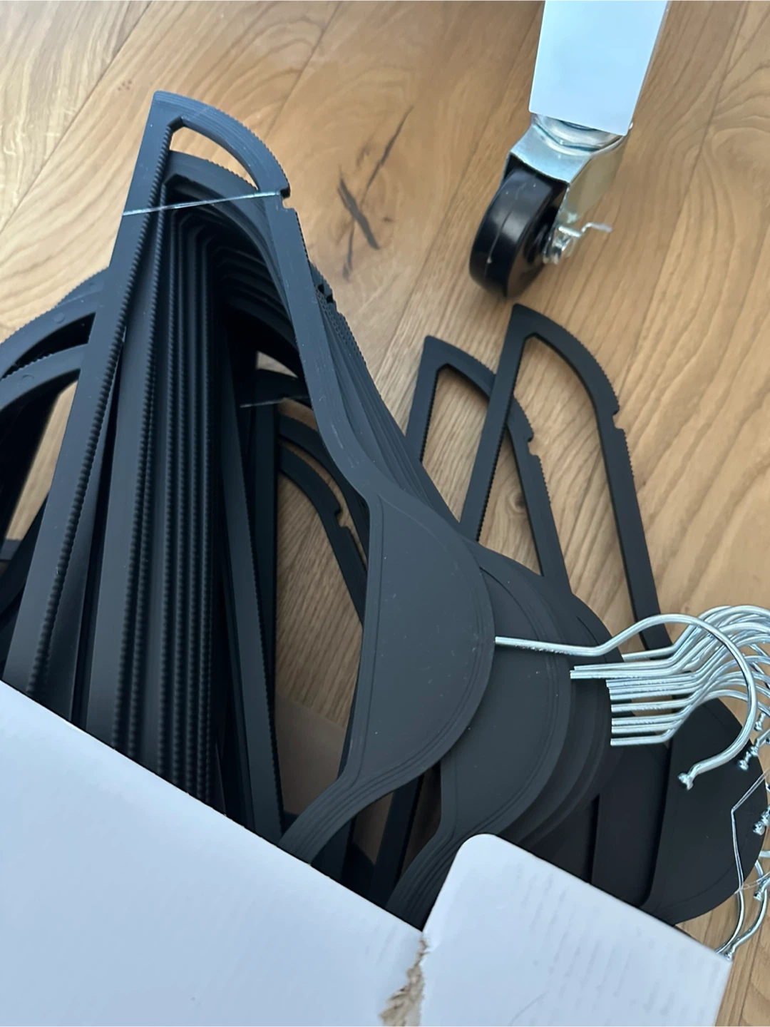 50pk Rubberized Black Hangers - photo 2