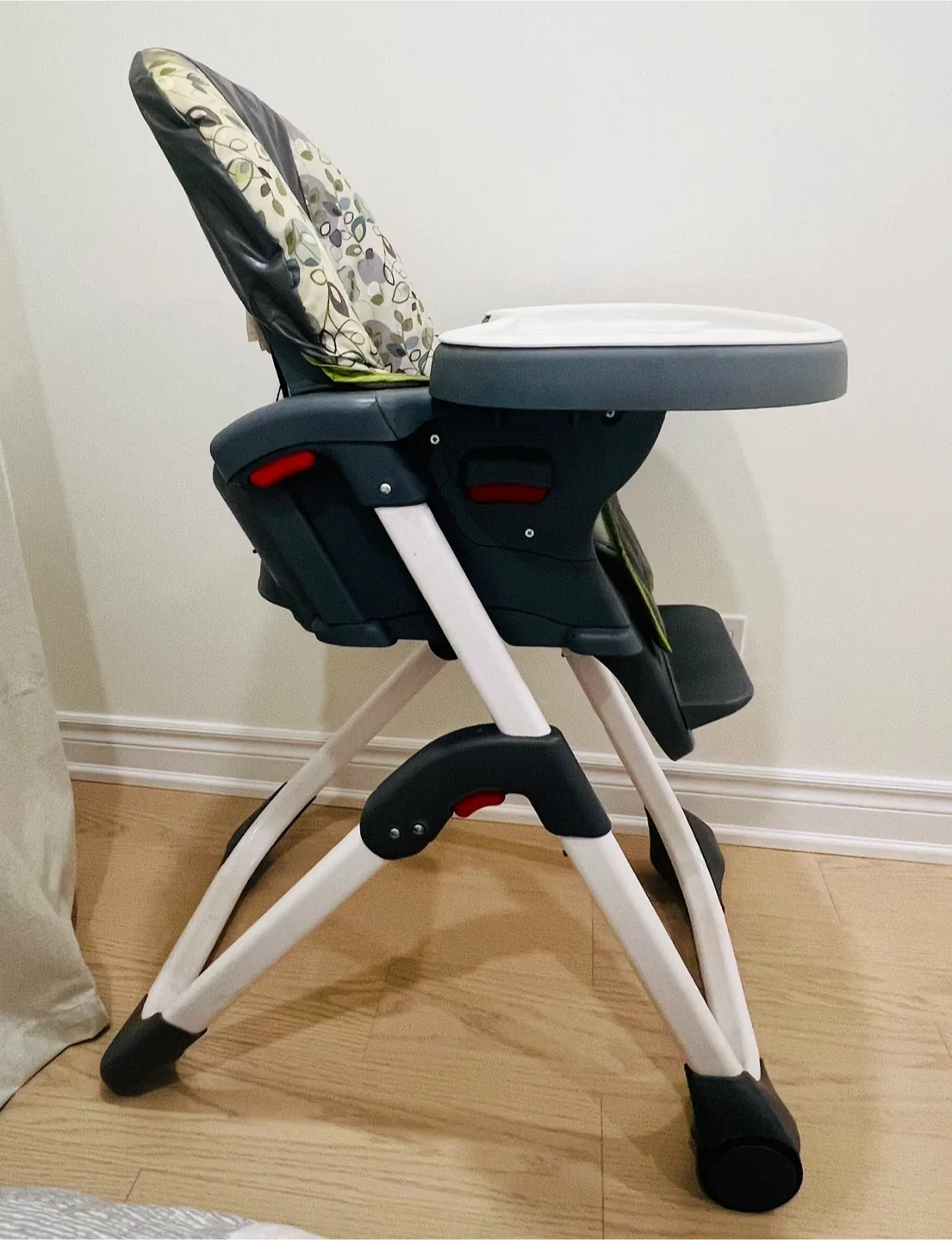 Graco High Chair - Great Condition! image indicator(2)