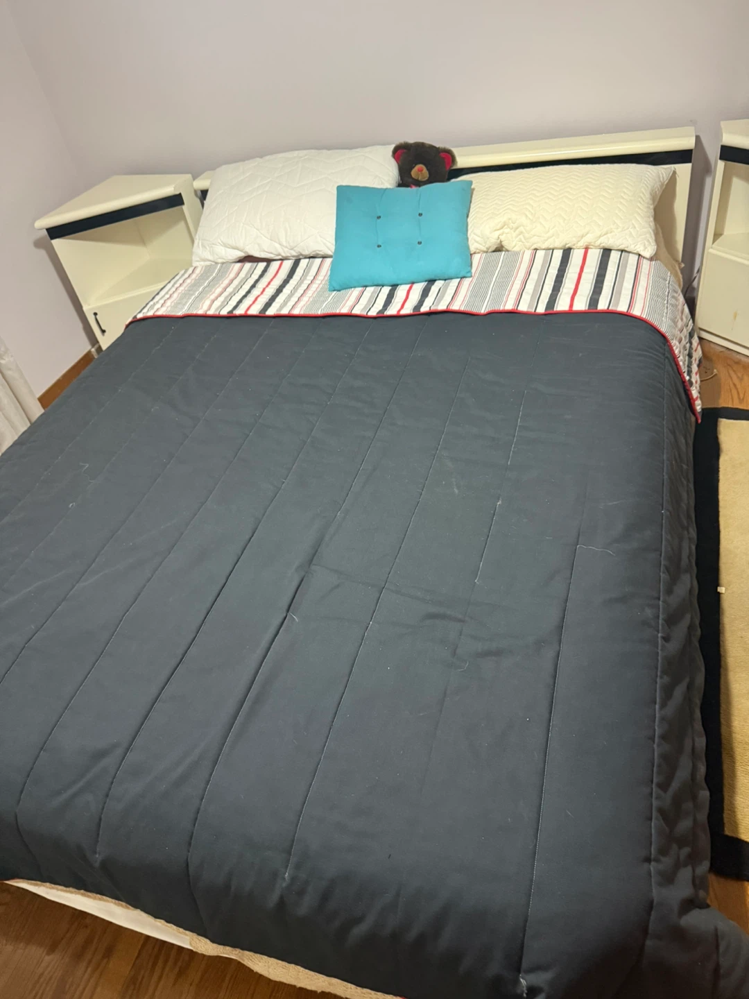 Must Go! Moving! $50 Queen by Frame + 2 Nightstands  $50 - photo 2